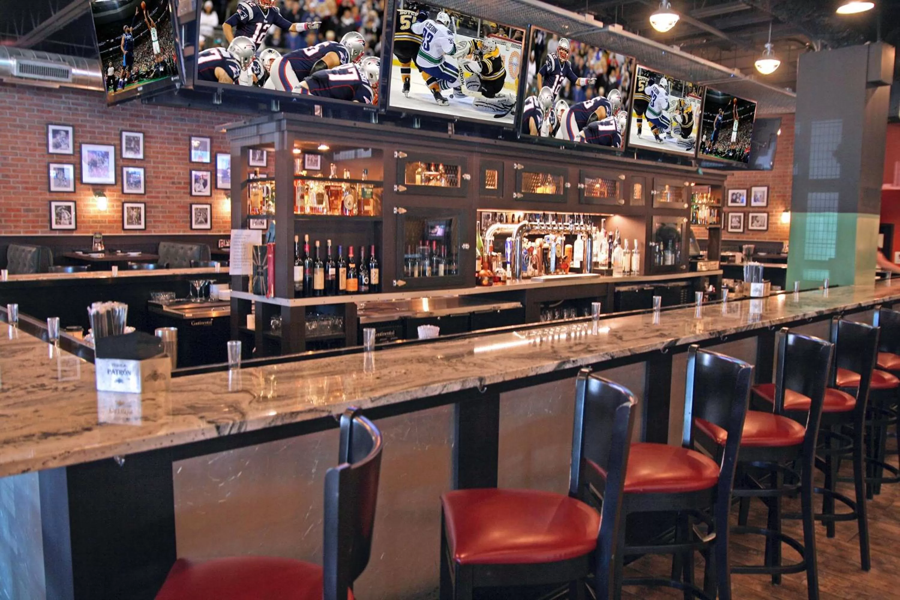 Restaurant/places to eat in Hampton Inn Boston-Natick