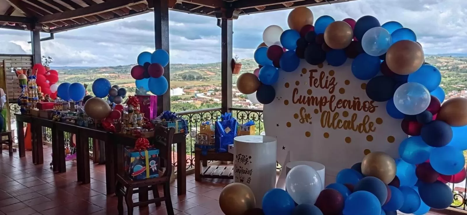 People in Hotel Las Rocas Resort Villanueva