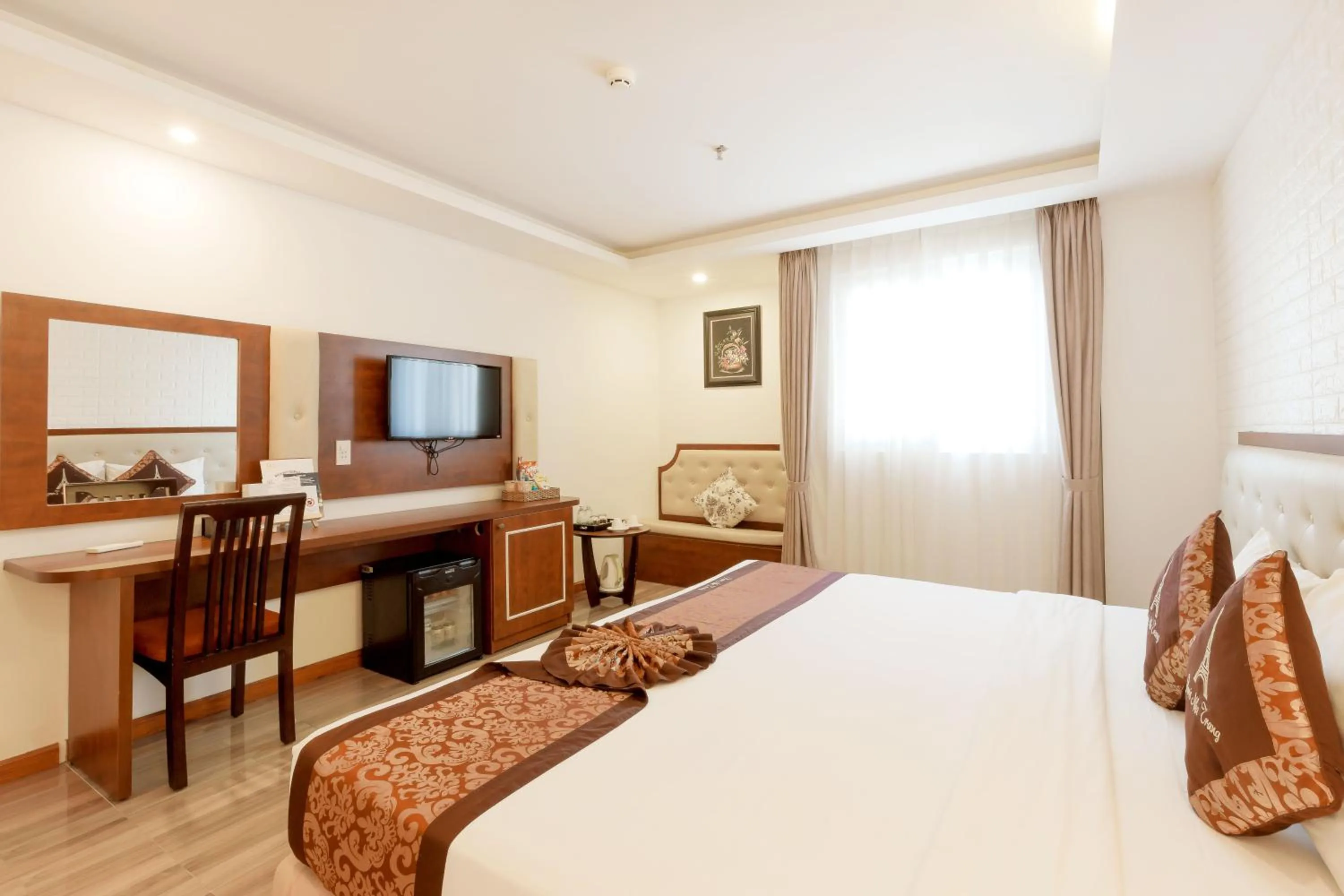 TV and multimedia, Bed in Paris Luxury Hotel & Apartment Nha Trang