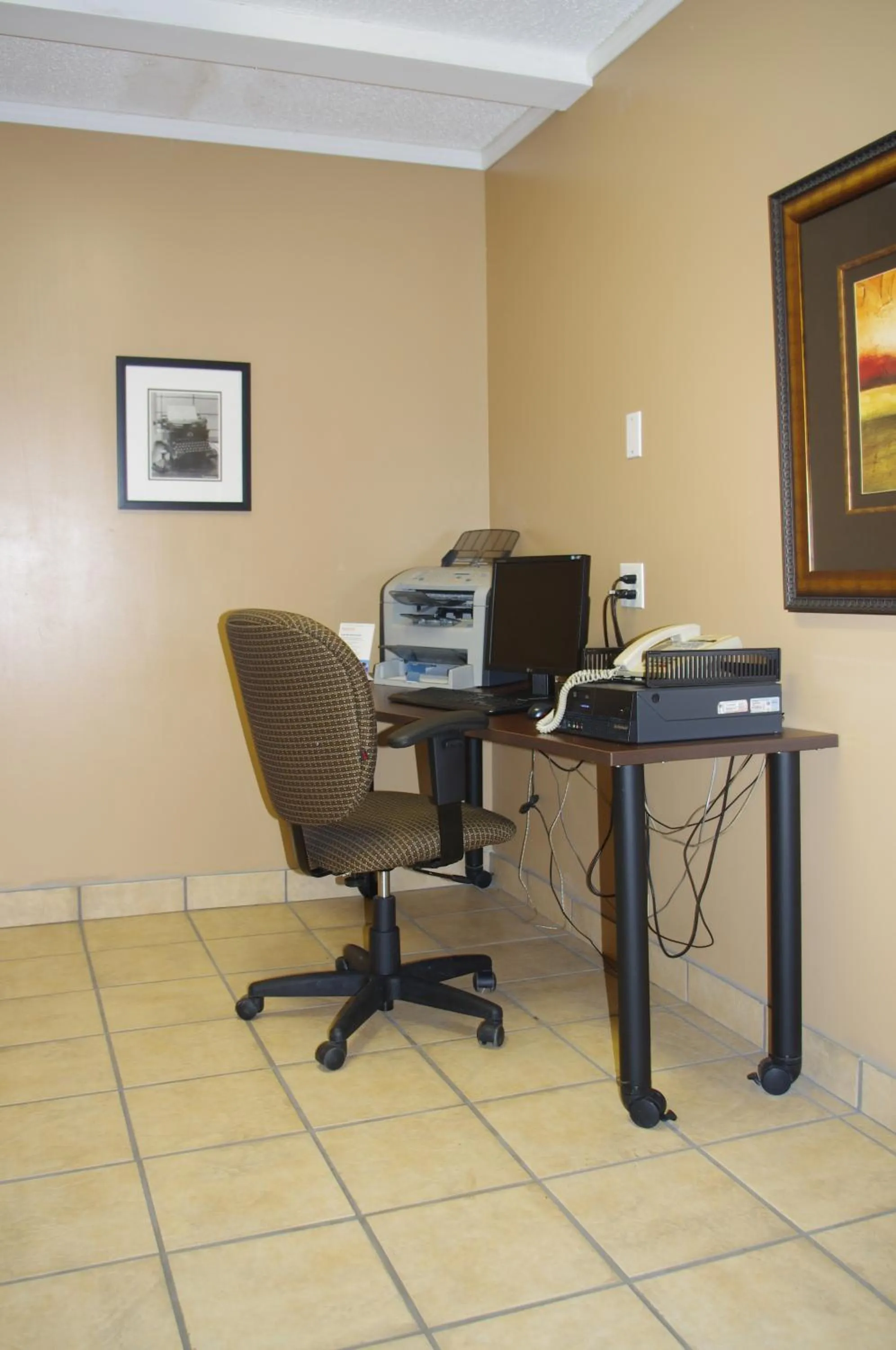 Business facilities in South Hill Lodge