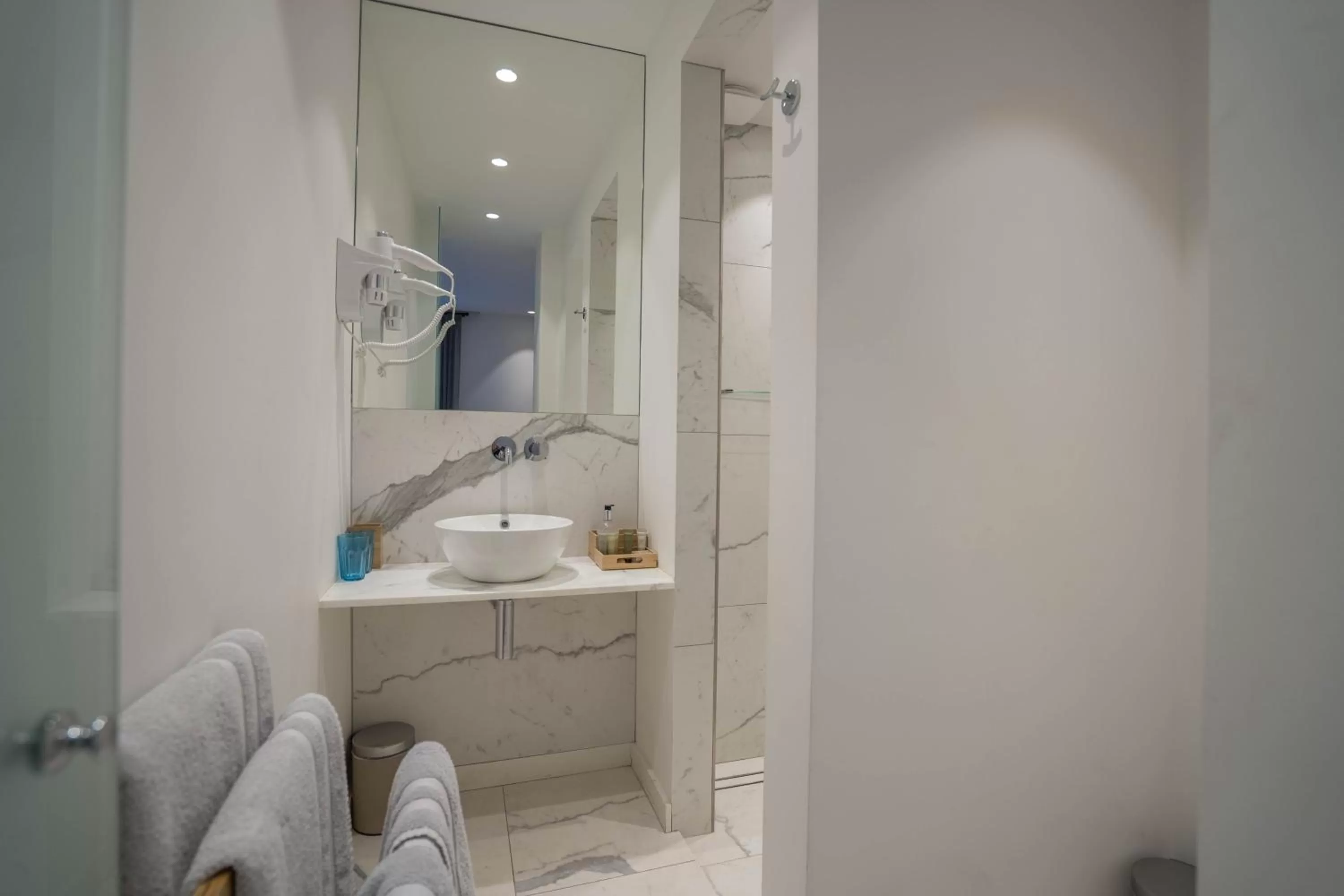 Shower in Hotel le Mandala