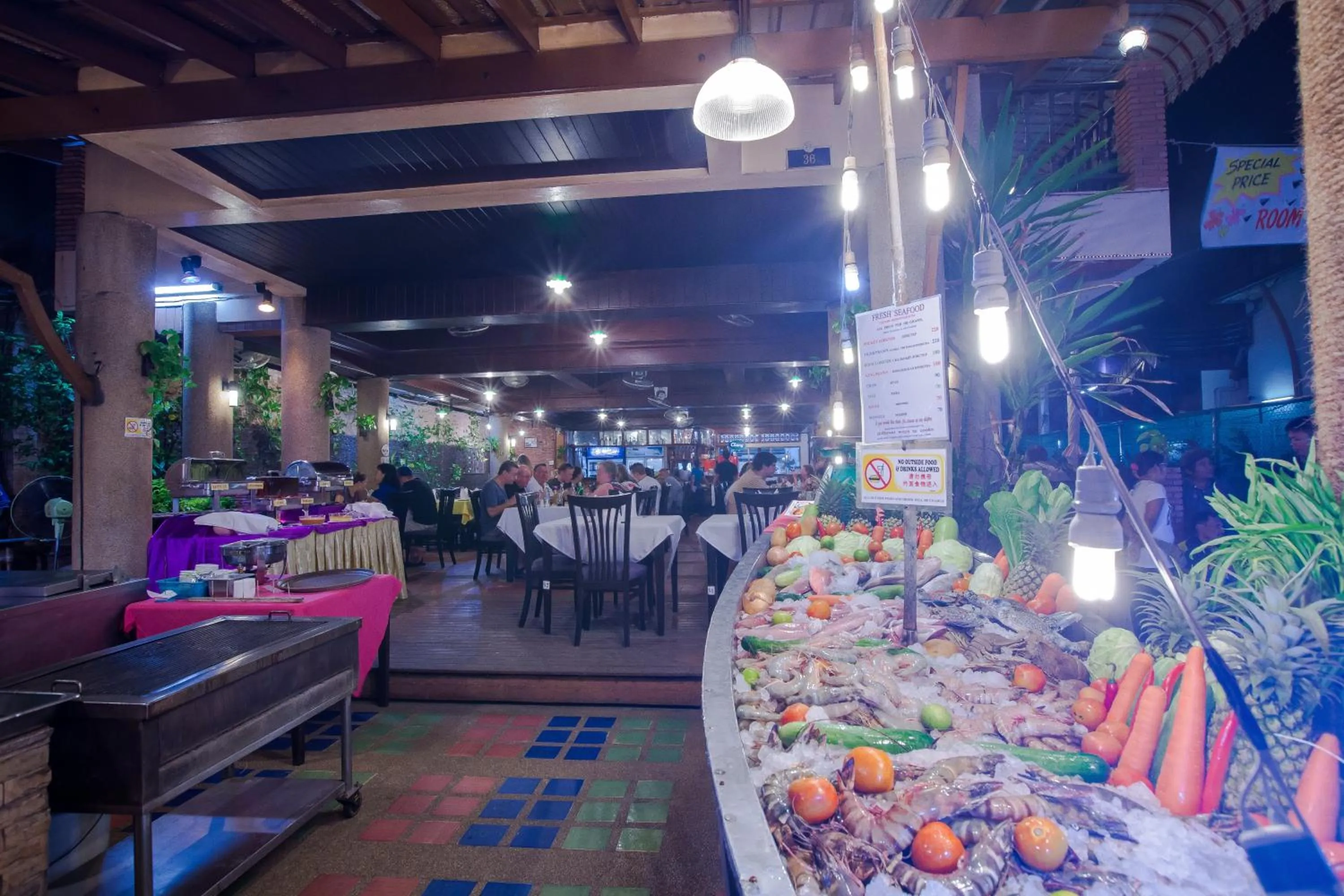 Restaurant/places to eat in Kata Poolside Resort SHA Extra Plus