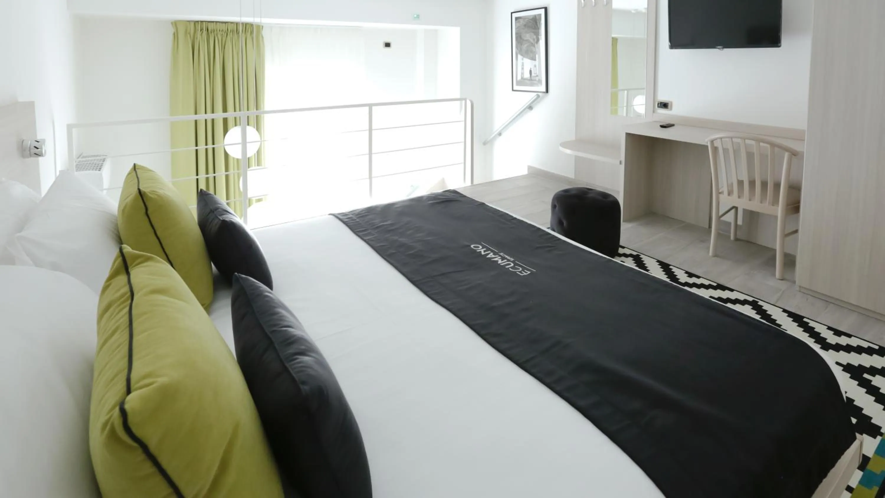 Bedroom, Bed in Ecumano Space