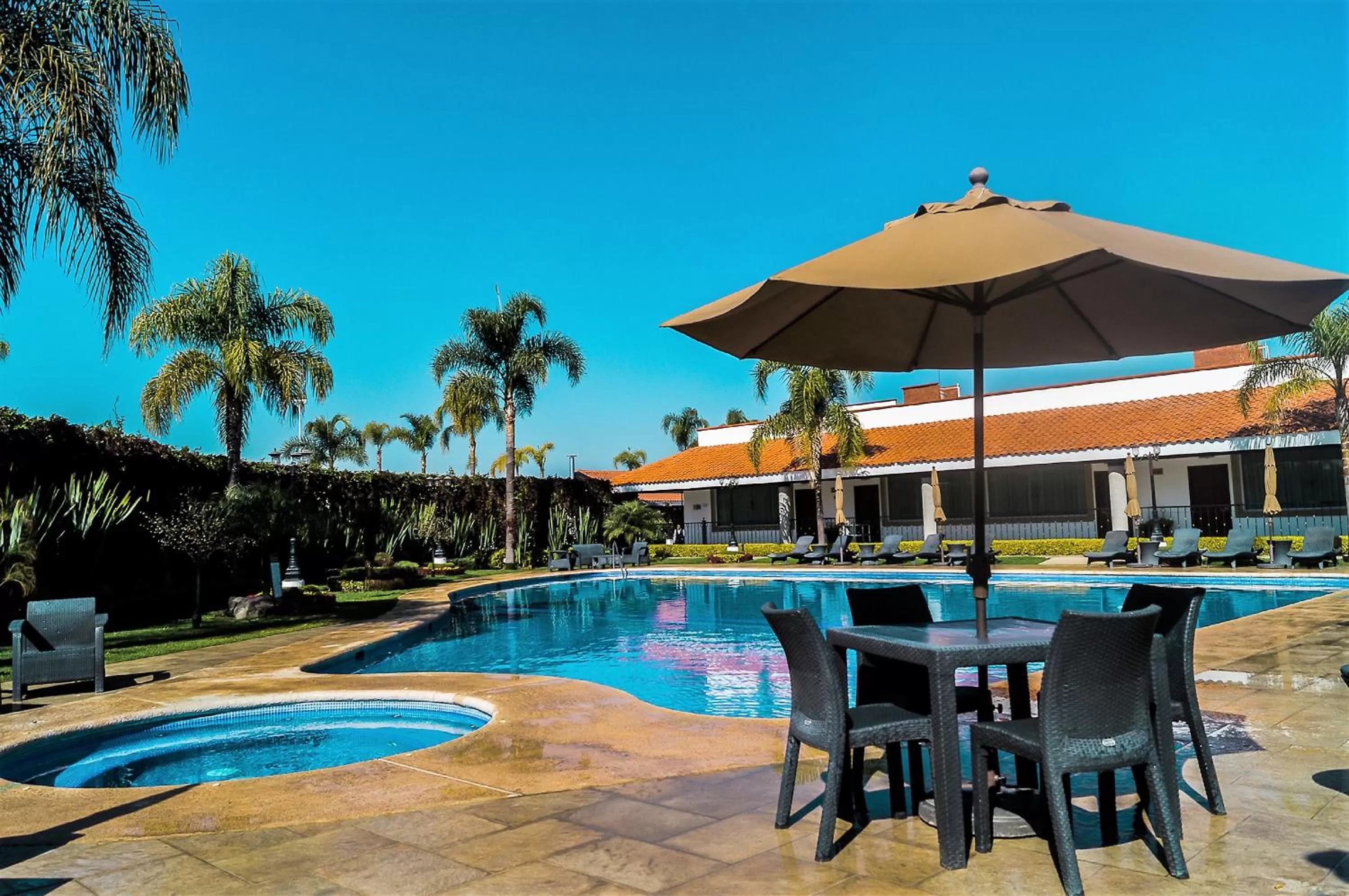 Swimming pool in Hotel Ecce Inn & Spa
