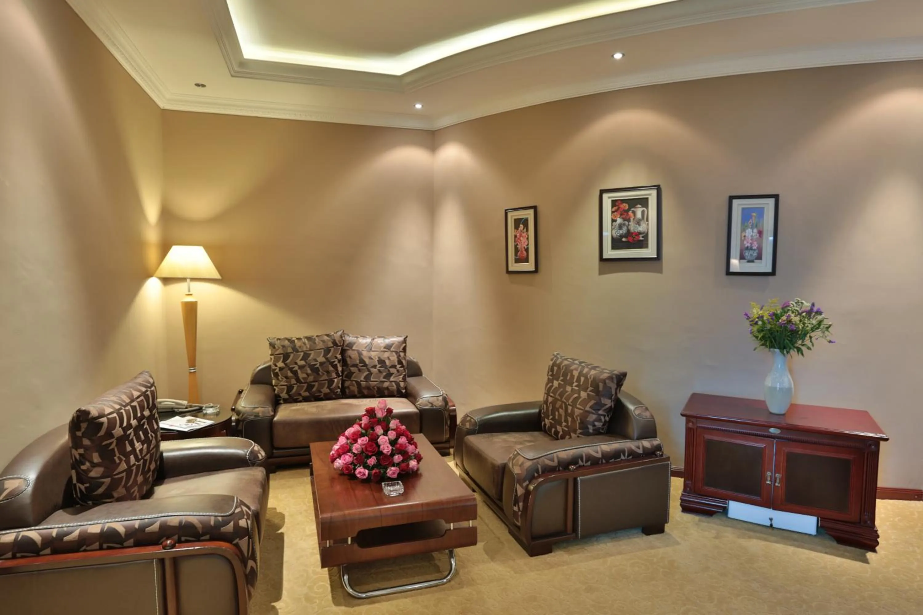 Living room in Friendship International Hotel