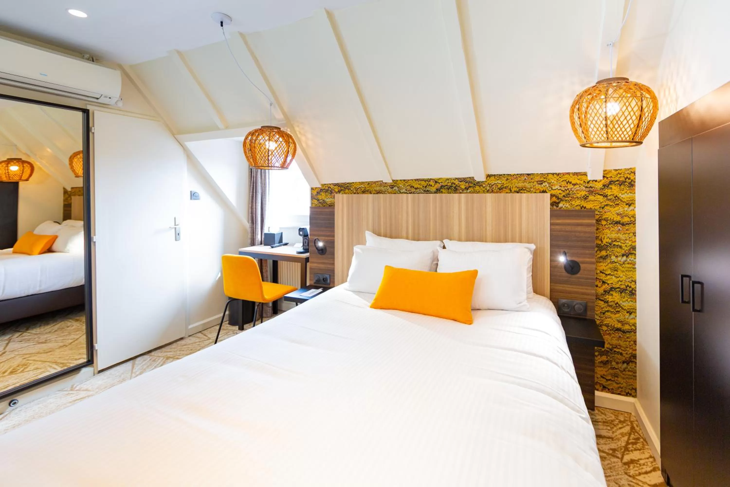 Bed in Best Western Mulhouse Salvator Centre