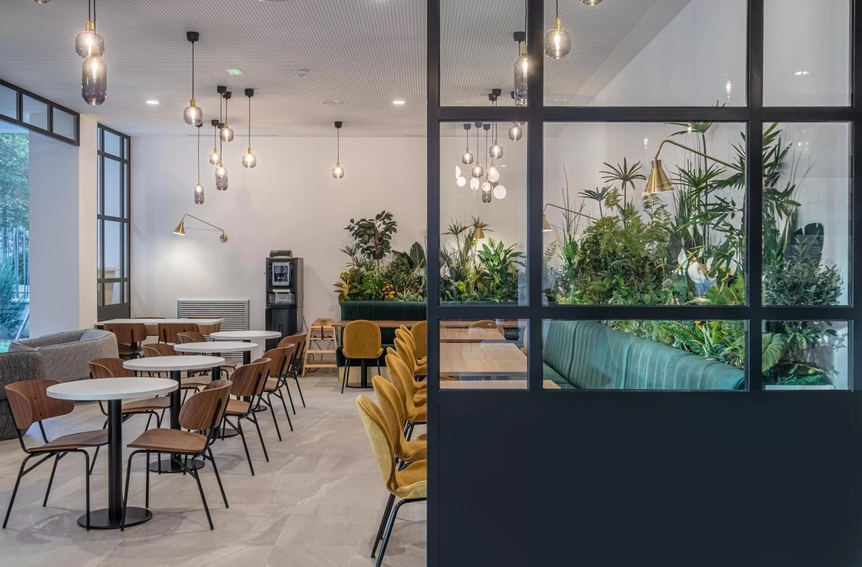 Lounge or bar in KYRIAD LYON OUEST Limonest