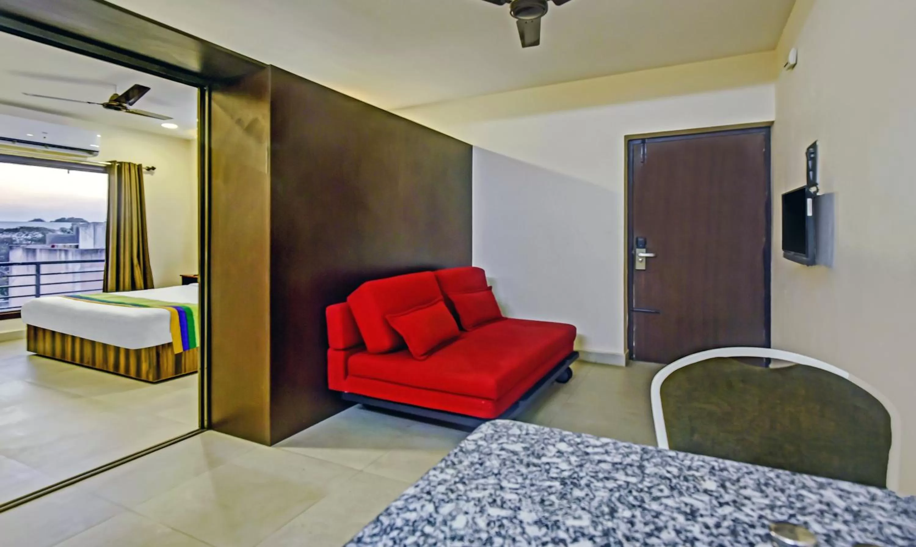 Bed in Treebo Kingsbury Fiesta Vellore