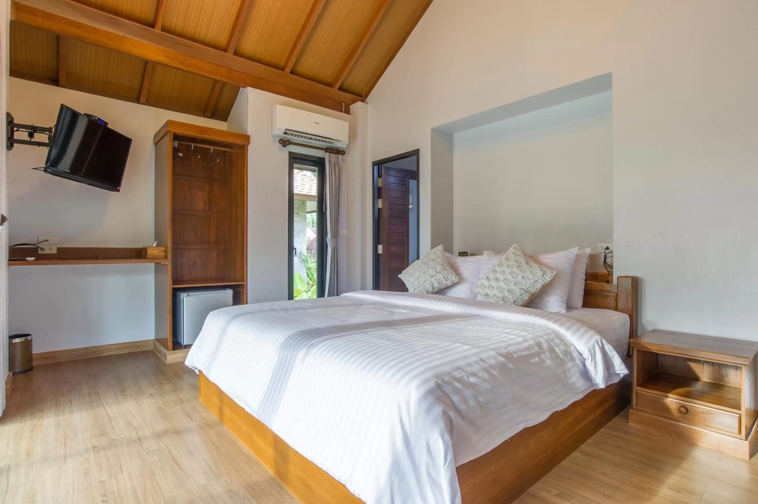 Bedroom, Bed in Medee Resort