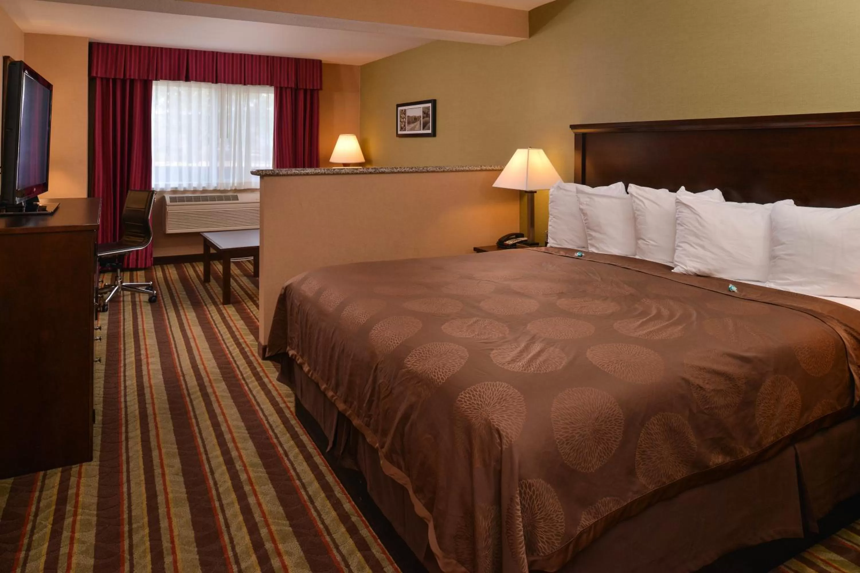 Deluxe King Suite in Best Western Wilsonville Inn & Suites