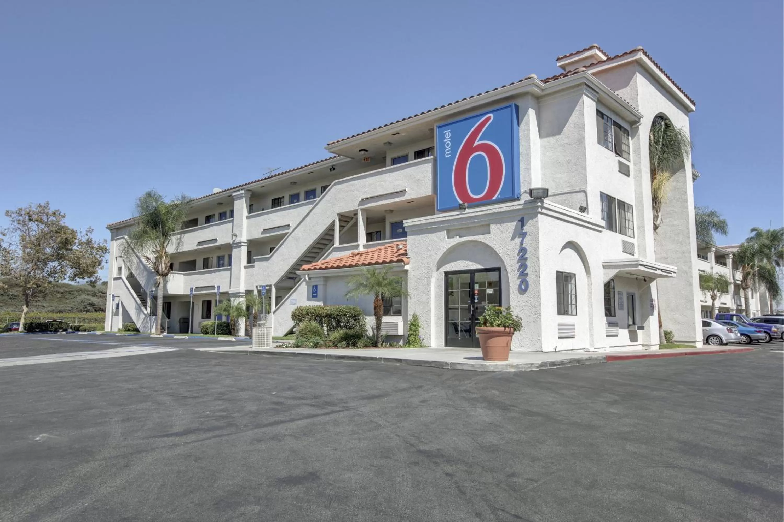 Property building in Motel 6-Bellflower, CA - Los Angeles