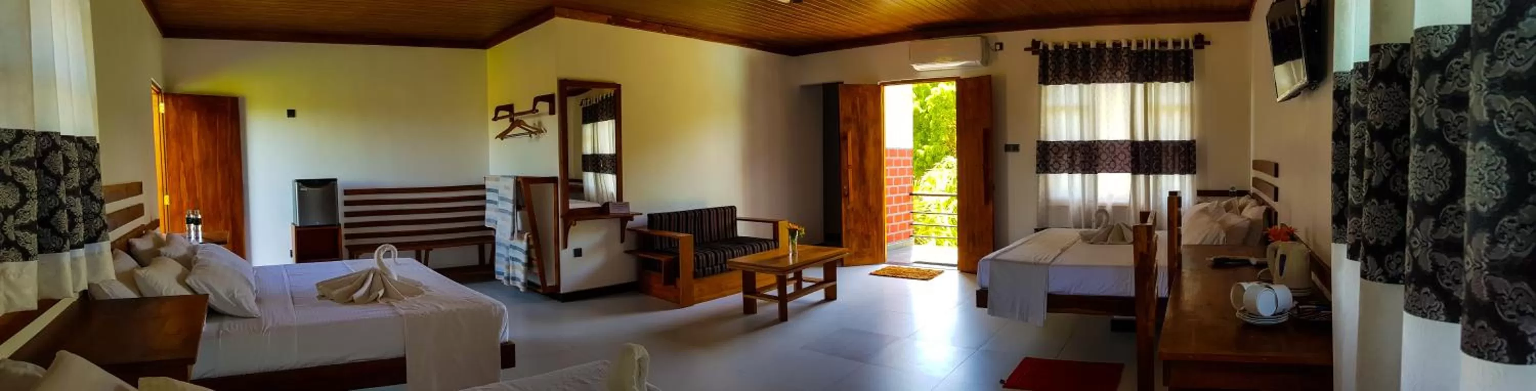 Living room, Bed in Eco Hotel Black & White - Anuradhapura