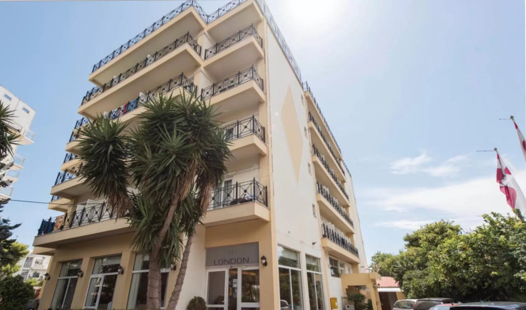 Property building in Hotel London