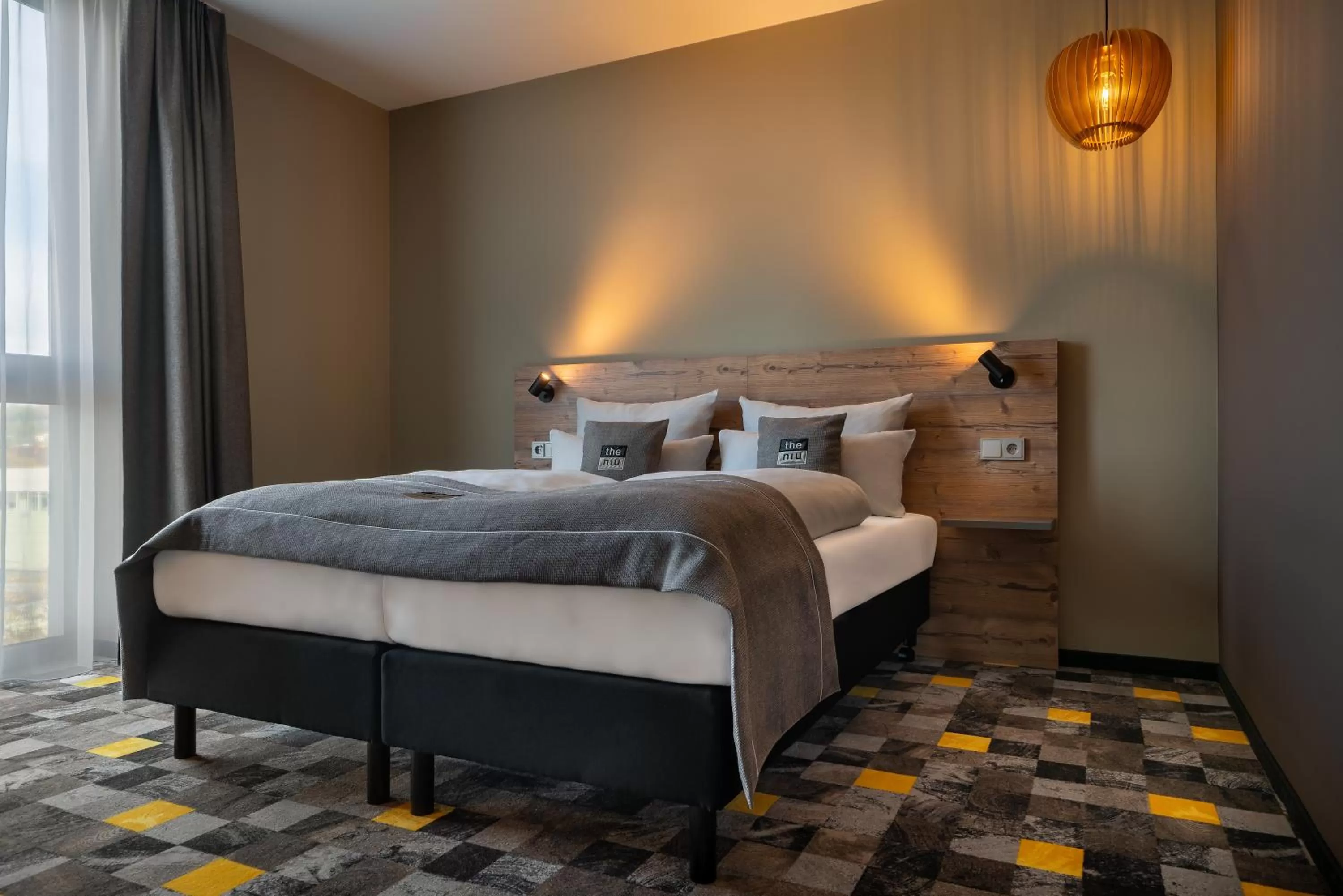 Bedroom, Bed in Holiday Inn - the niu, Timber Esslingen by IHG
