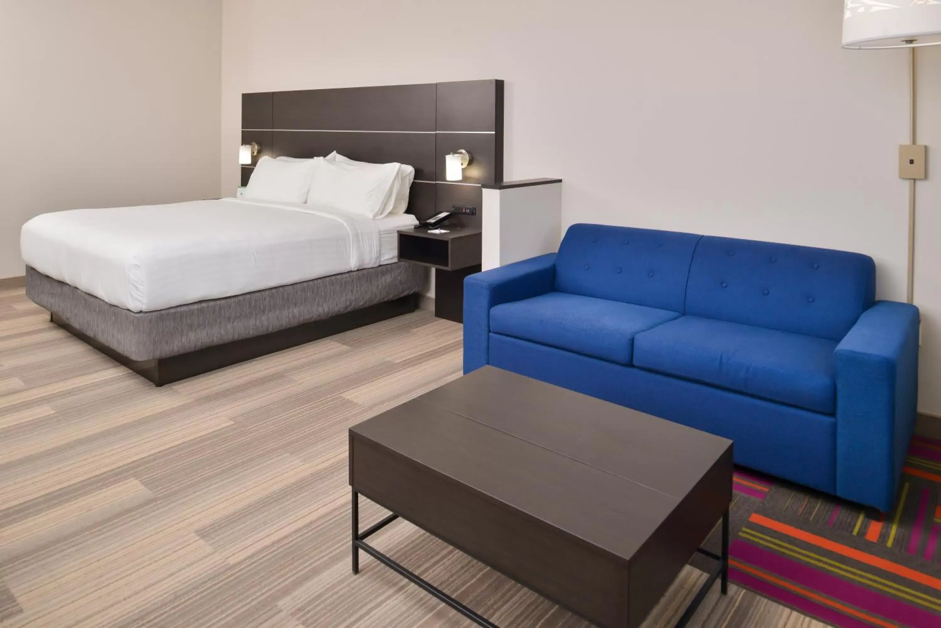 King Suite with Sofa Bed in Holiday Inn Express & Suites - Kansas City - Lee's Summit by IHG King Suite with Sofa Bed in Holiday Inn Express & Suites - Kansas City - Lee's Summit by IHG