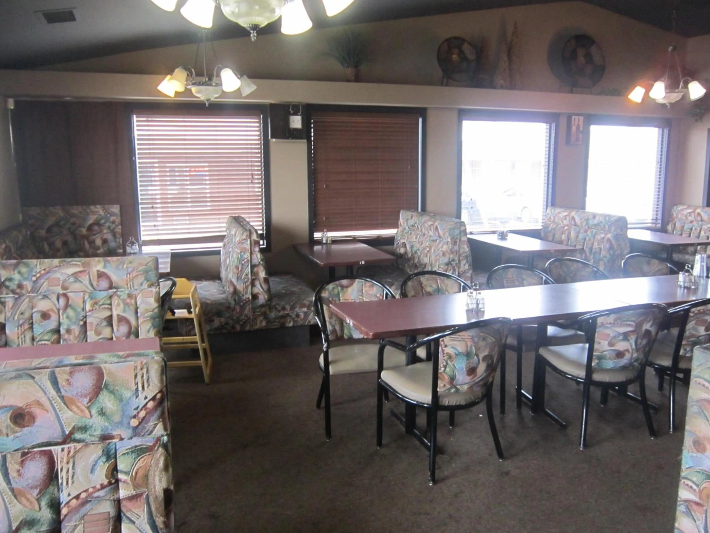 Restaurant/places to eat in Battlefords Inn