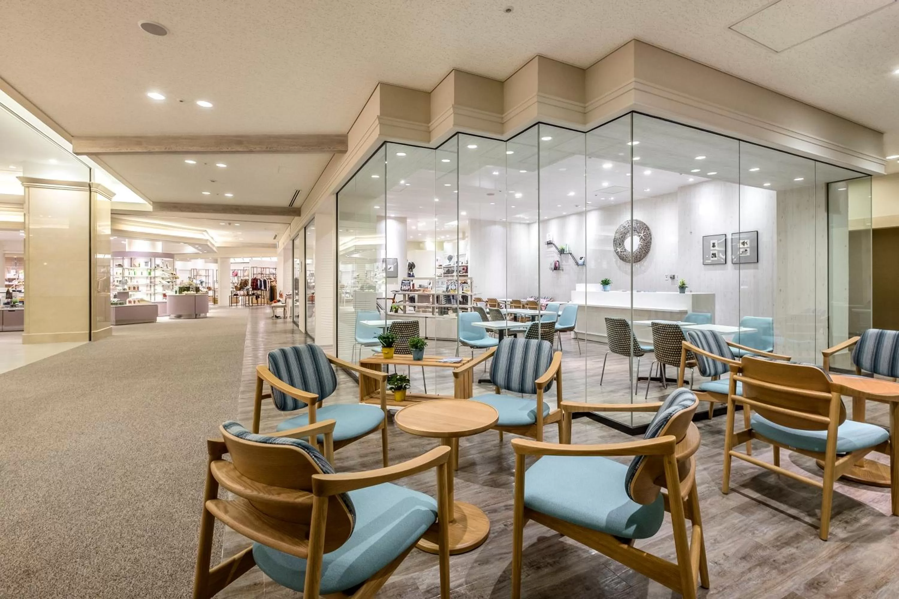 On-site shops in Phoenix Seagaia Ocean Tower