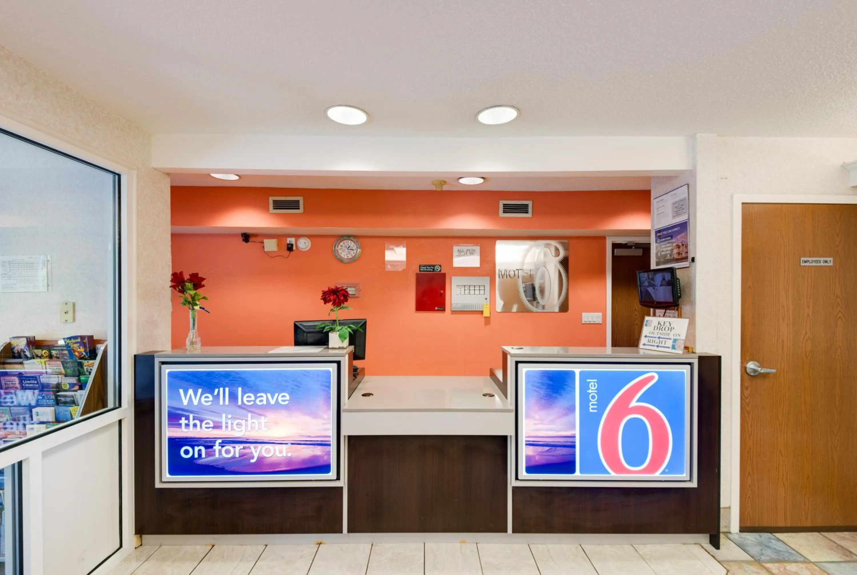 Lobby or reception in Motel 6-Statesville, NC
