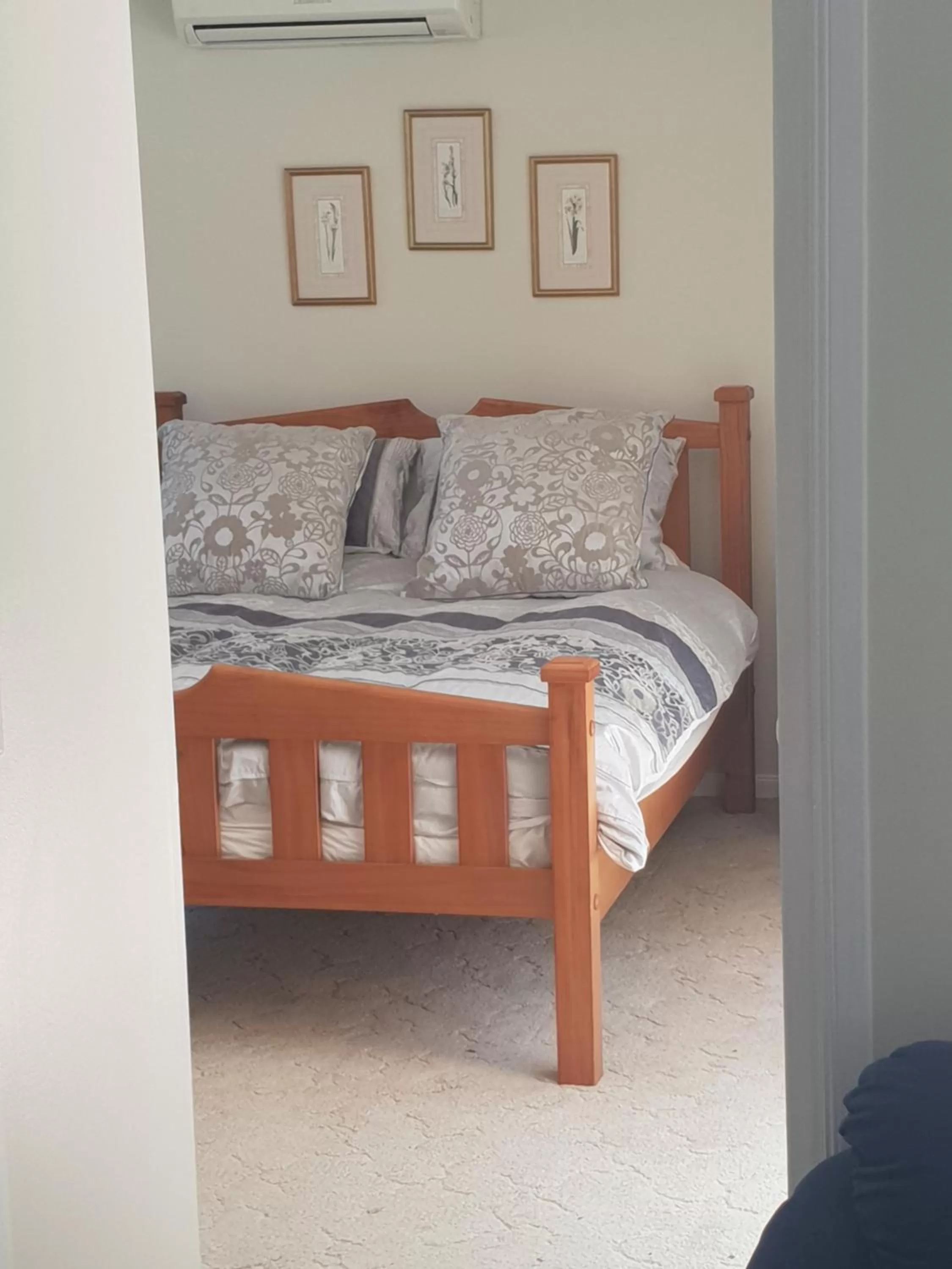 Bed in Robyn's Nest - Bed and Breakfast