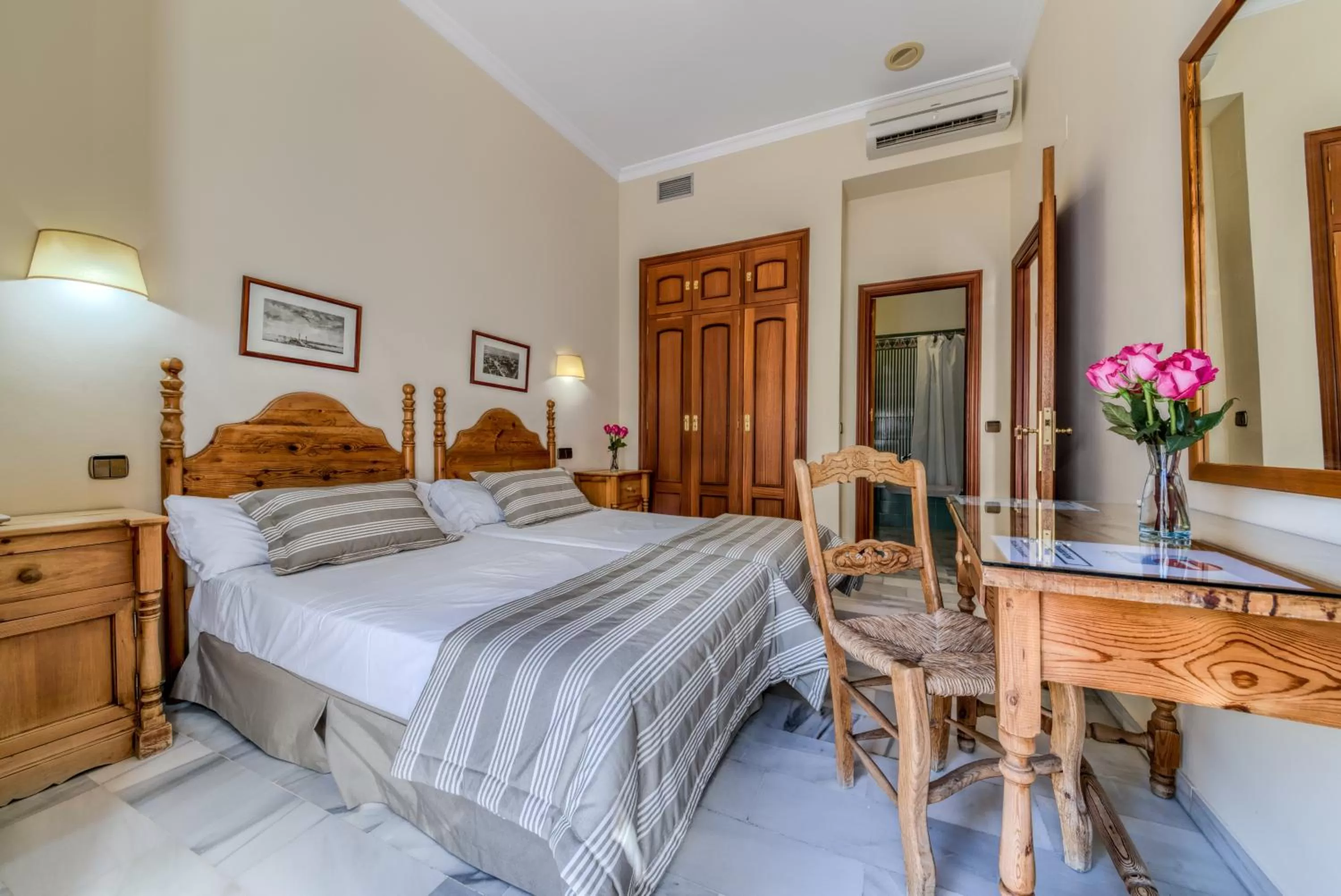 Photo of the whole room, Bed in Hotel La Española