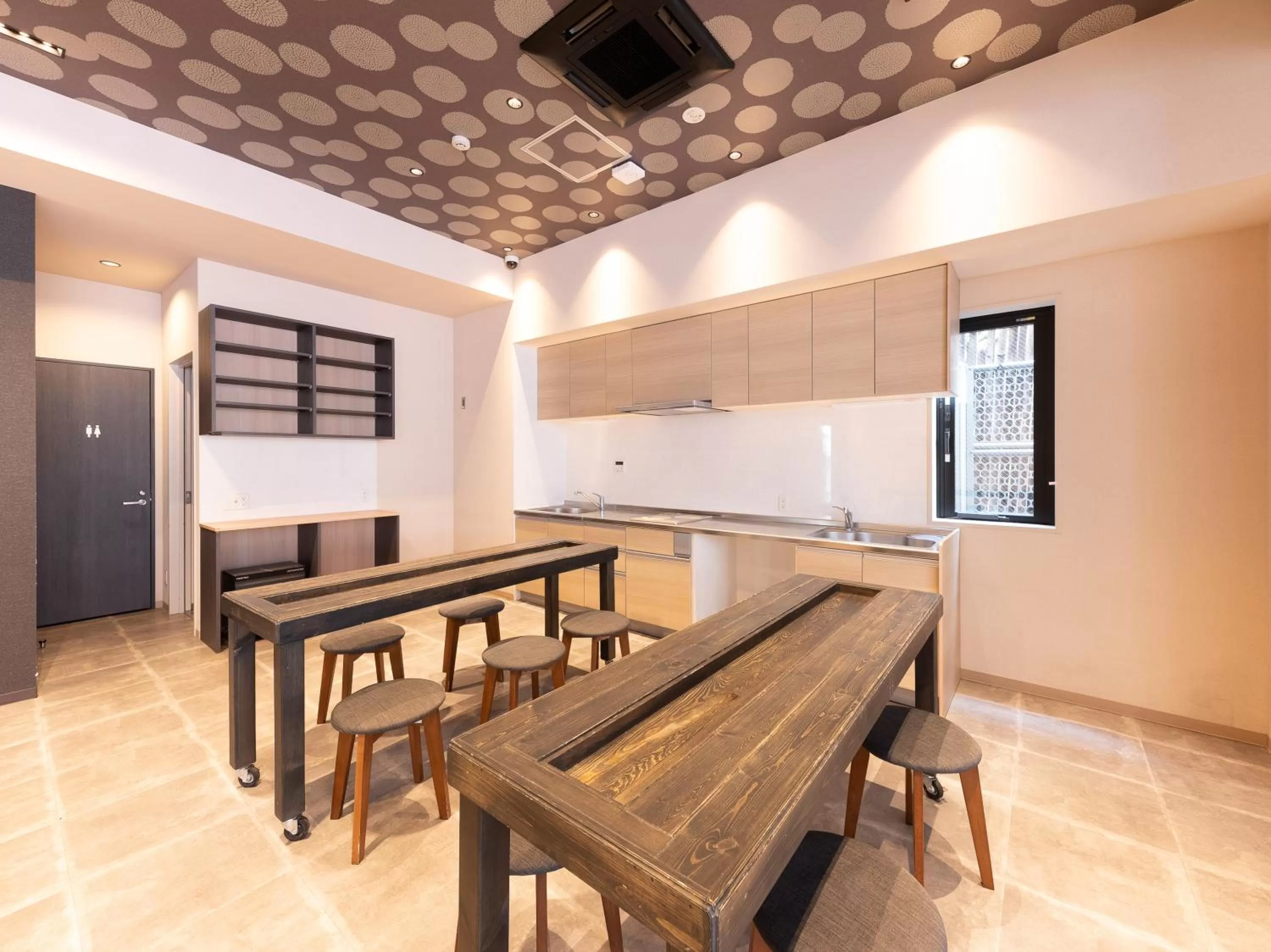 Communal kitchen in Hiromas Hotel Kura