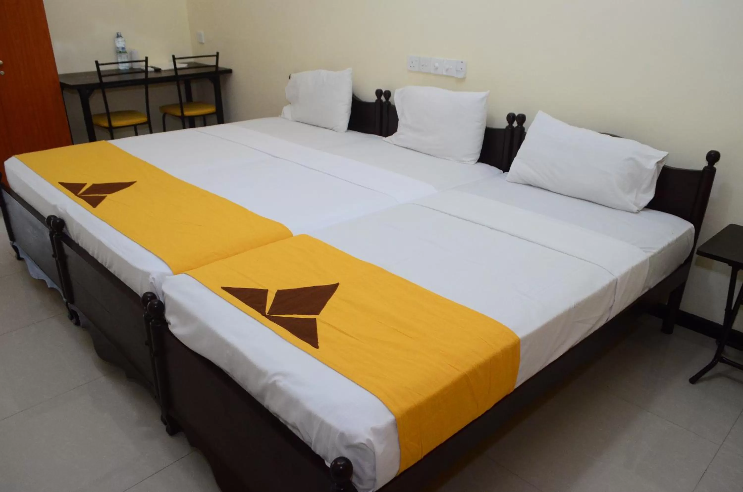 Photo of the whole room, Bed in Jayasinghe Holiday Resort