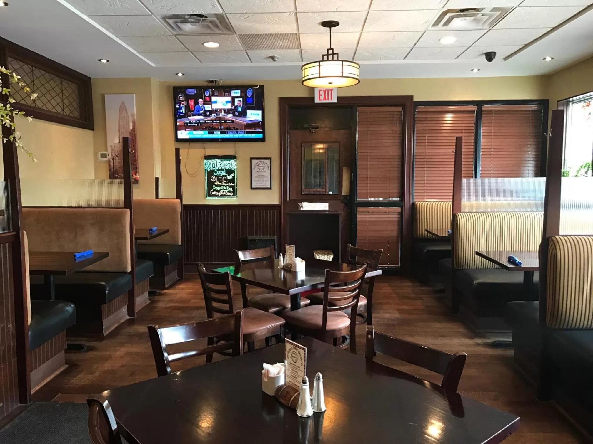 Restaurant/places to eat in Park West Inn