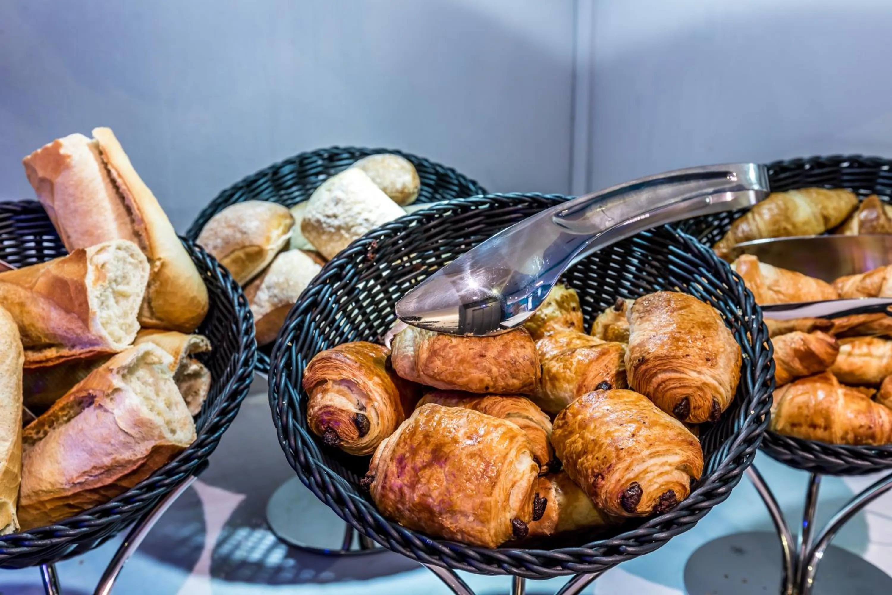 Buffet breakfast in Hôtel du Maine