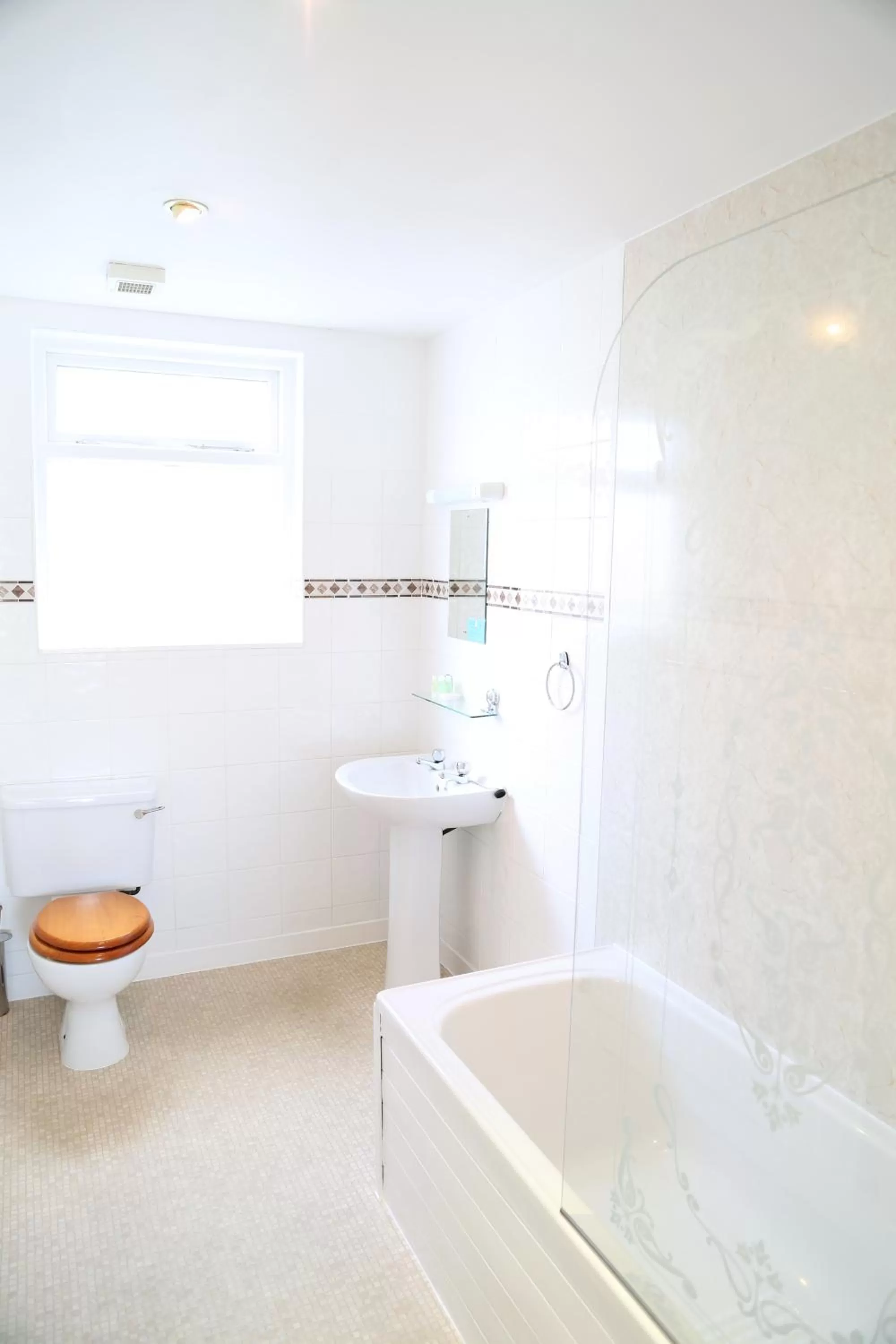 Shower in Keswick Park Hotel