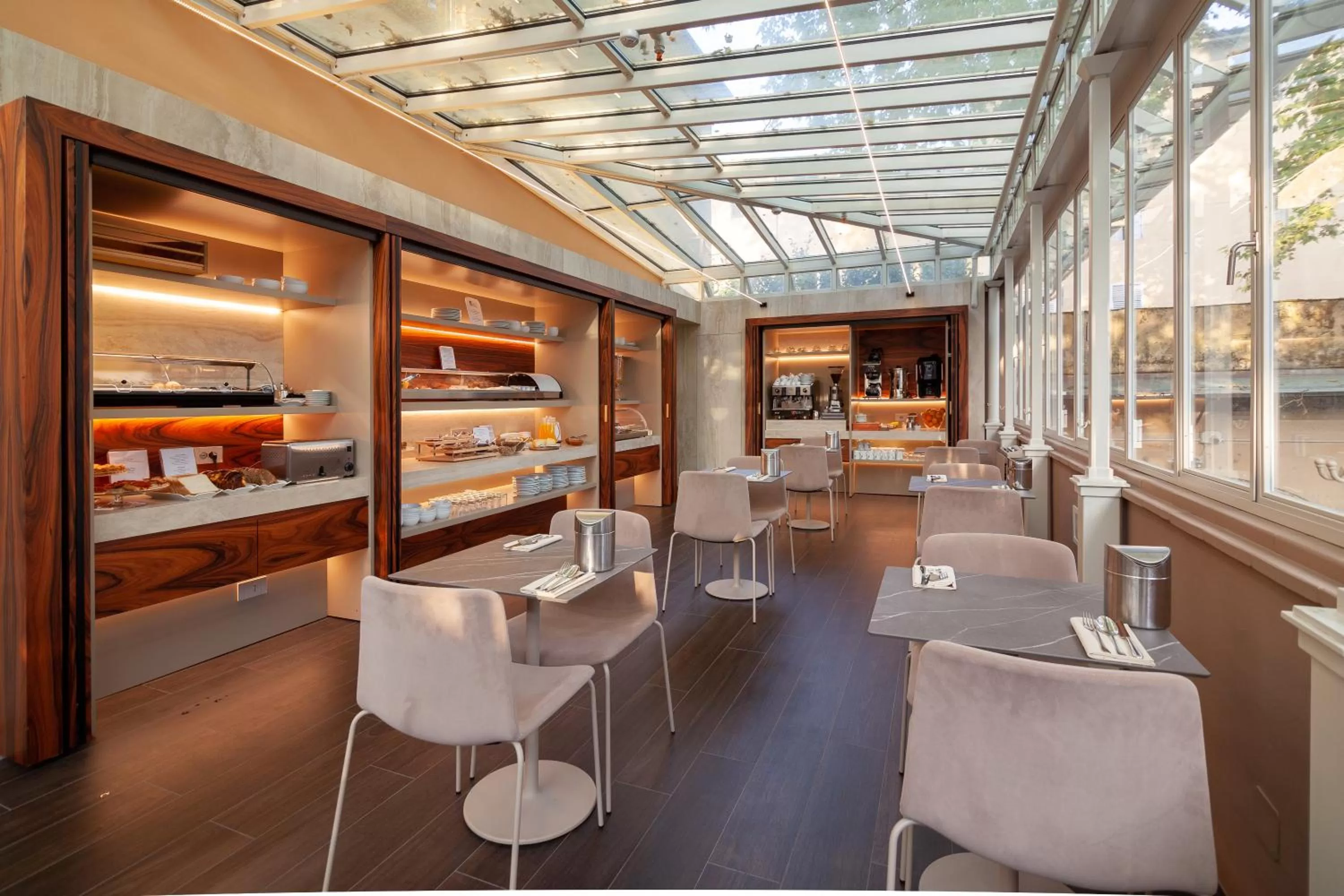 Buffet breakfast in Hotel Ilaria