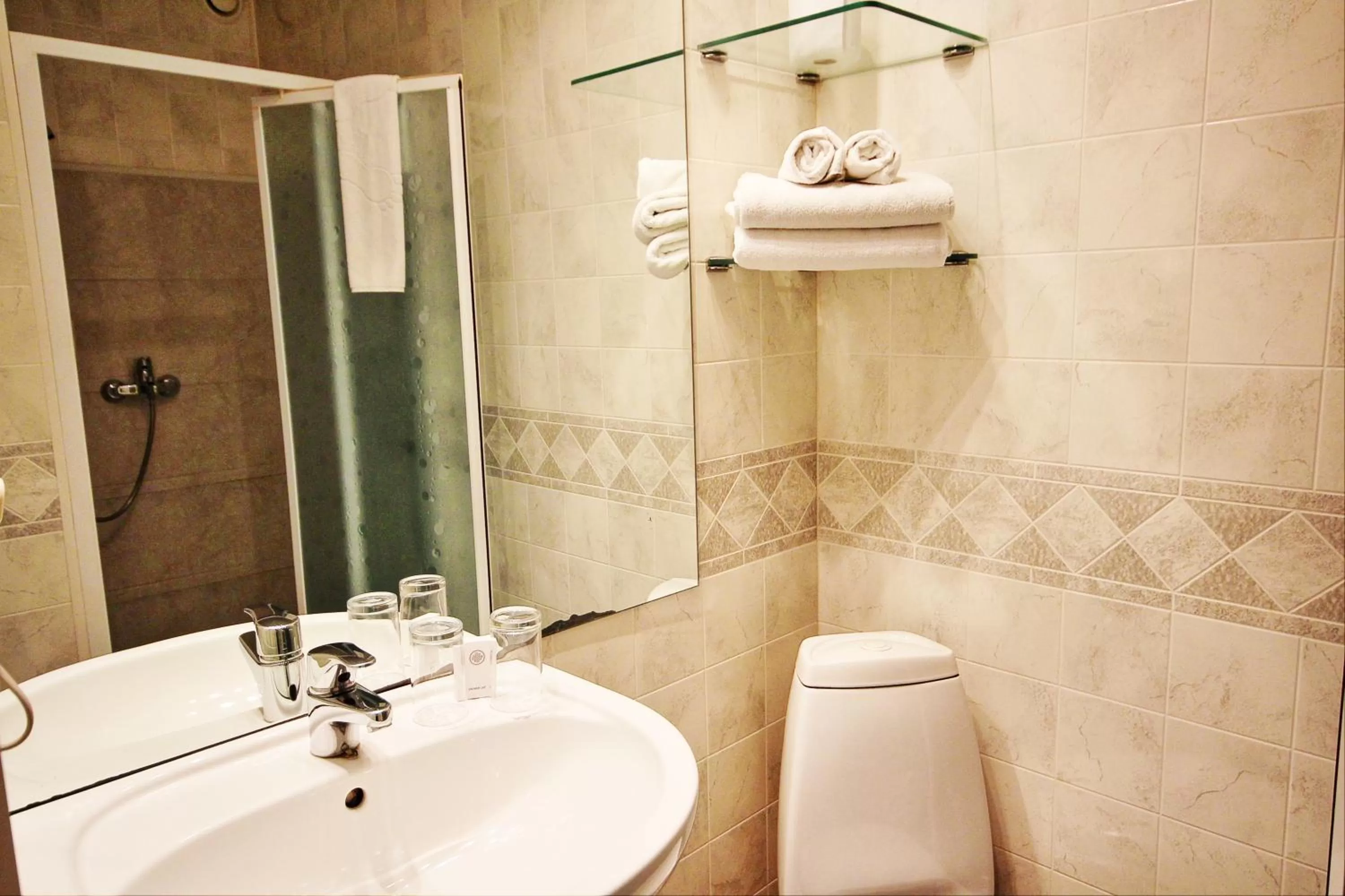 Toilet in NB Hotel with Free Parking