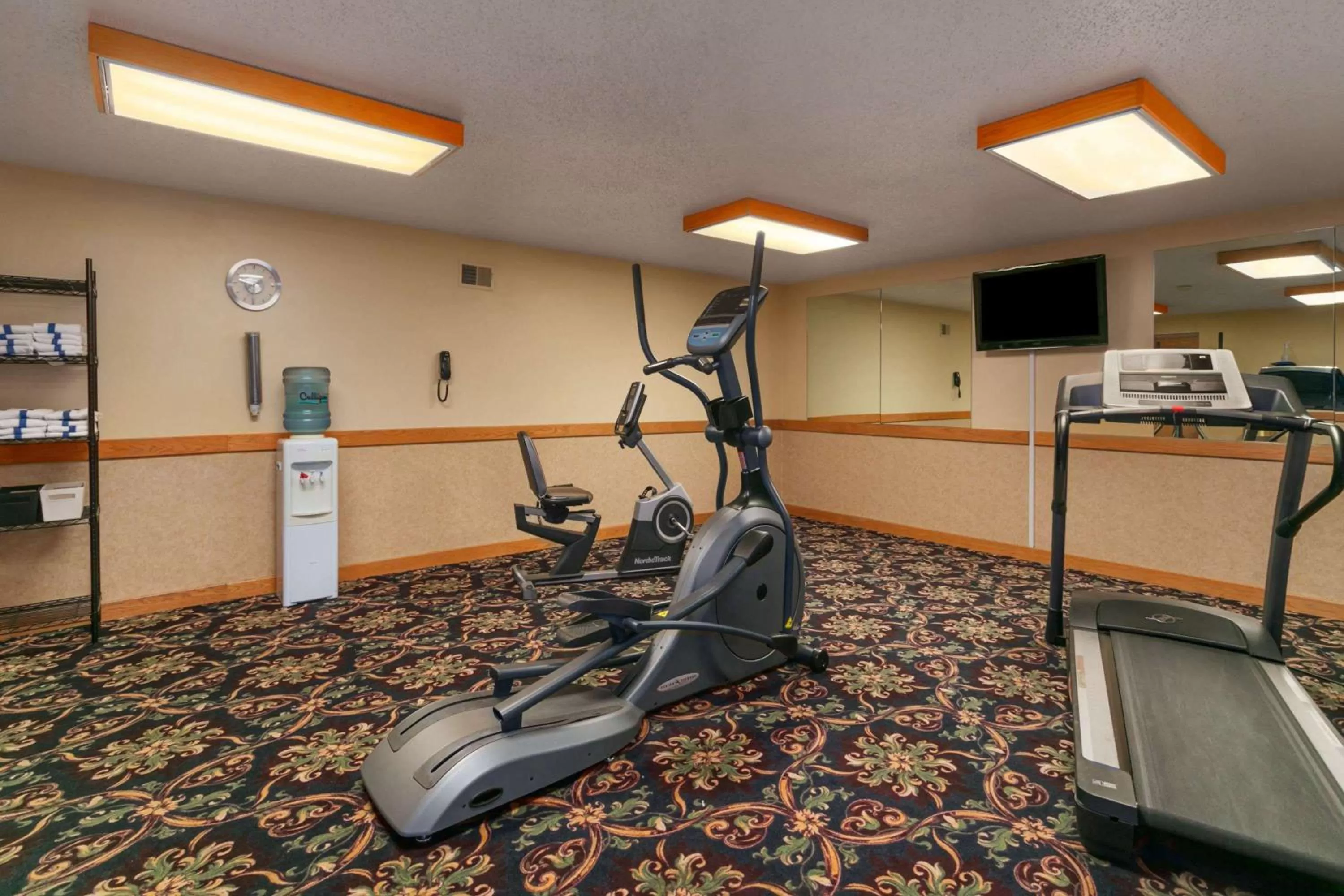 Fitness centre/facilities in Ramada by Wyndham Bismarck