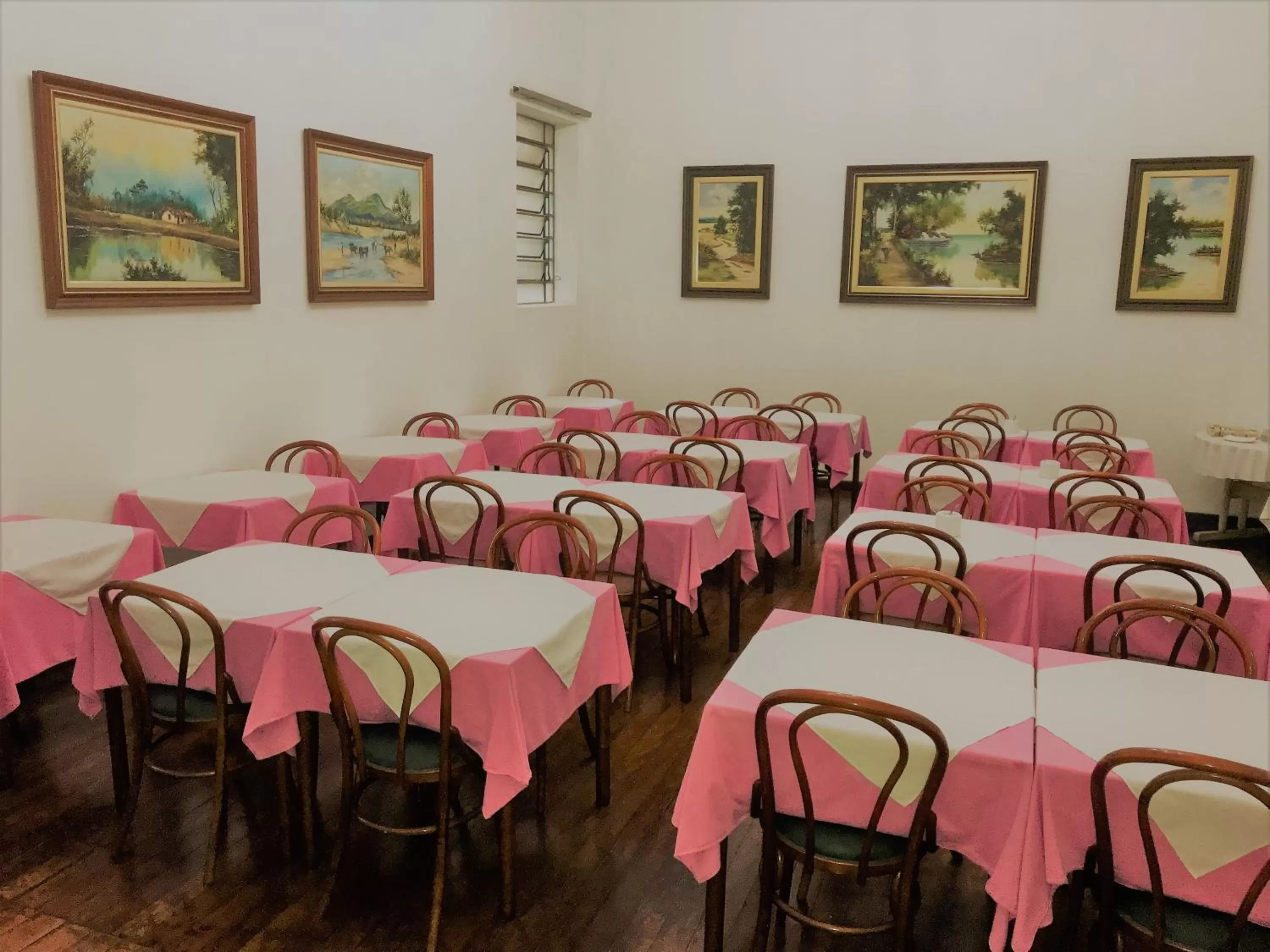 Restaurant/places to eat in Hotel São Jorge São Paulo - Próximo a 25 de março, região do Brás, fácil acesso ao Expo Center Norte e Mercado Municipal SP