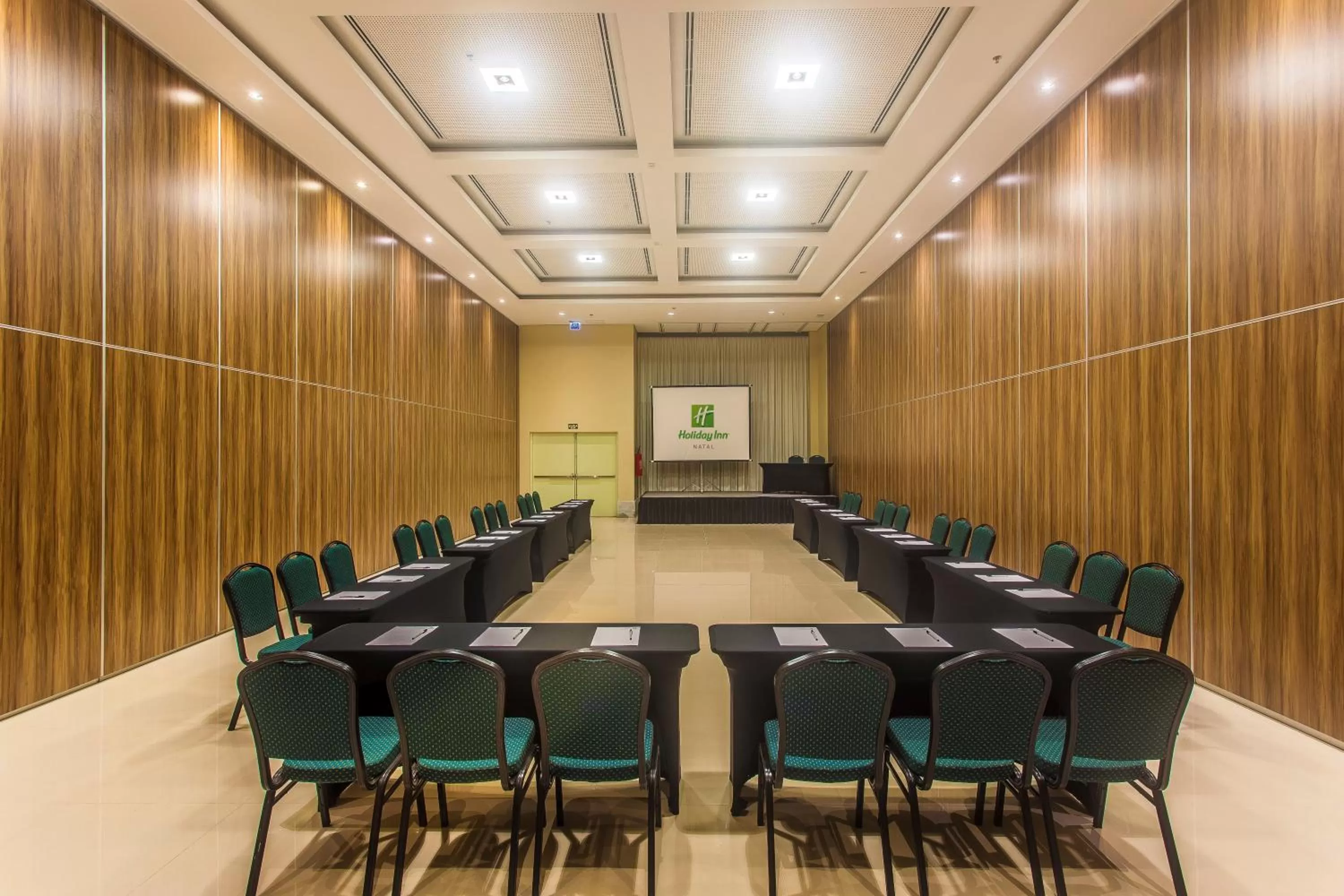 Meeting/conference room in Holiday Inn Natal, an IHG Hotel