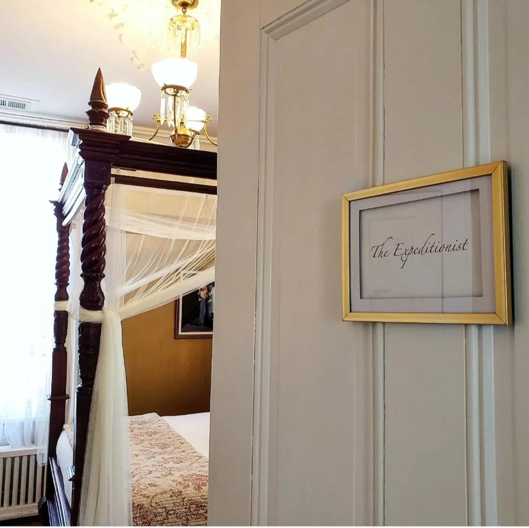 Bedroom, Bed in South Court Inn