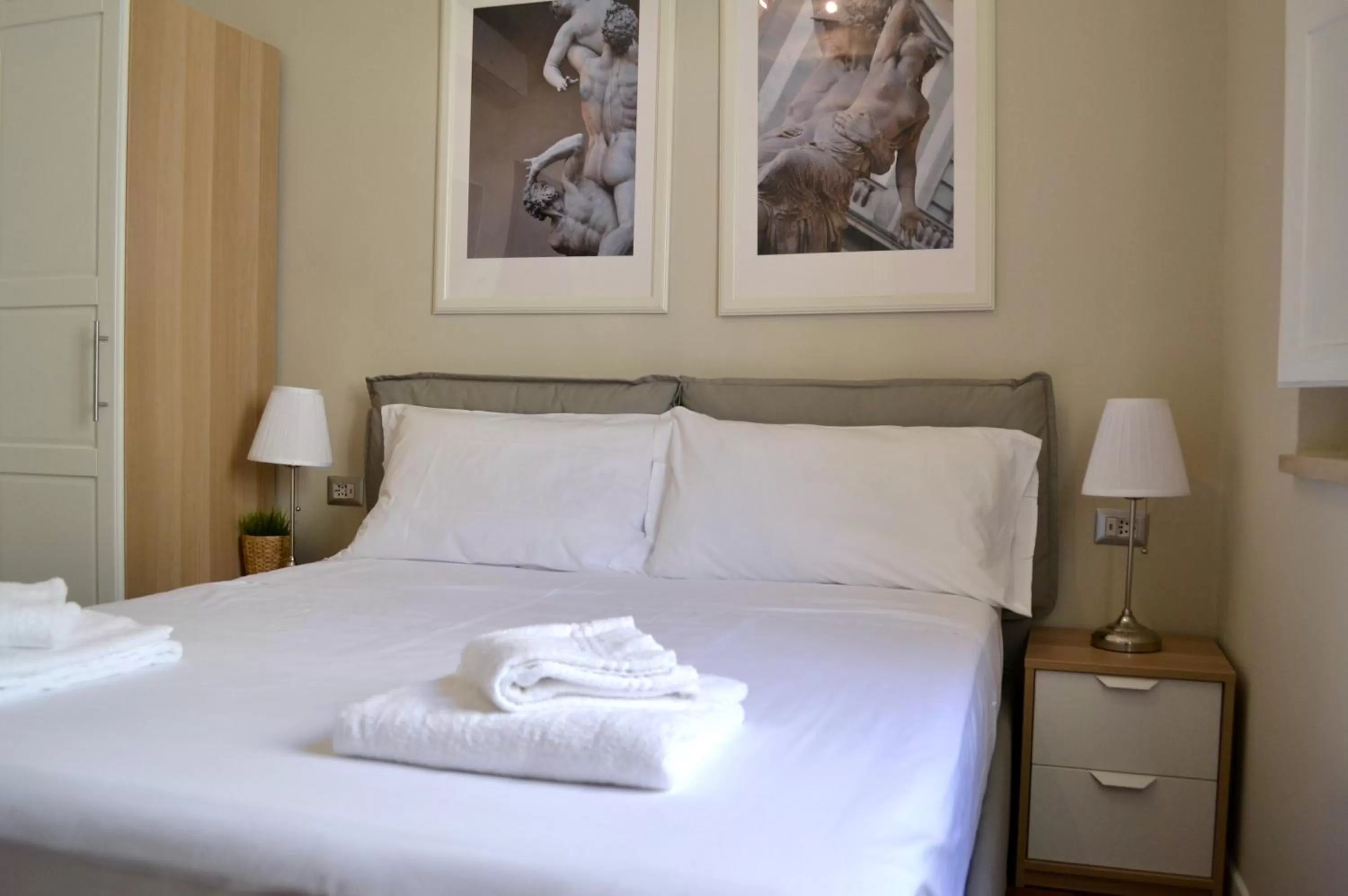 Bedroom, Bed in Domus Duomo