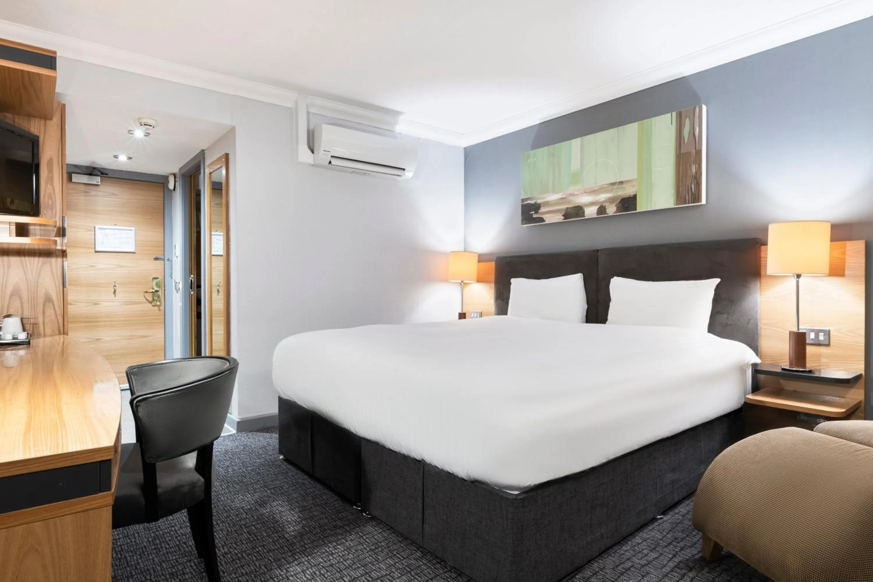 Bedroom in Park Inn by Radisson Cardiff City Centre