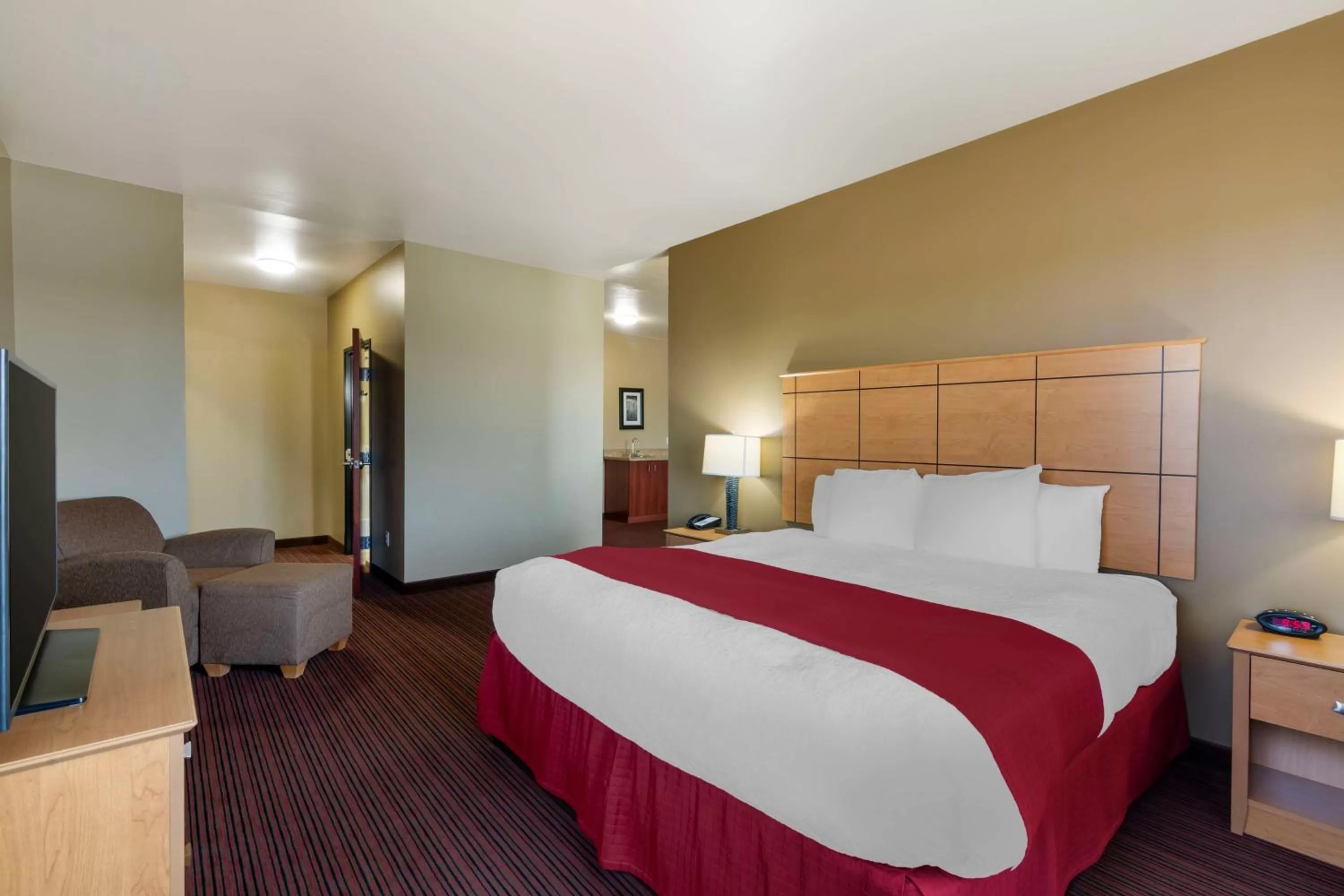 Bedroom, Bed in Best Western Golden Prairie Inn and Suites