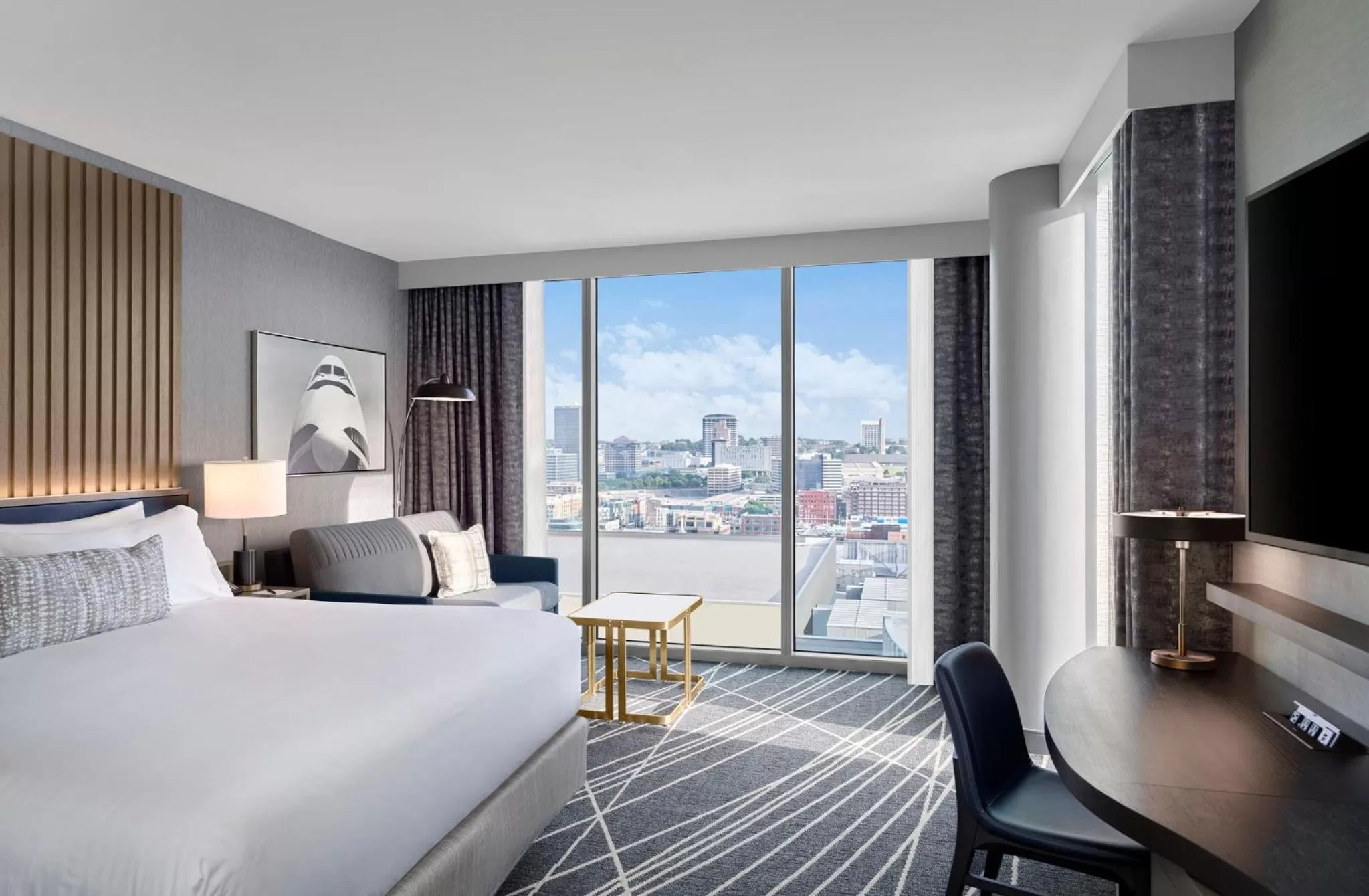 Photo of the whole room, Bed in Loews Kansas City