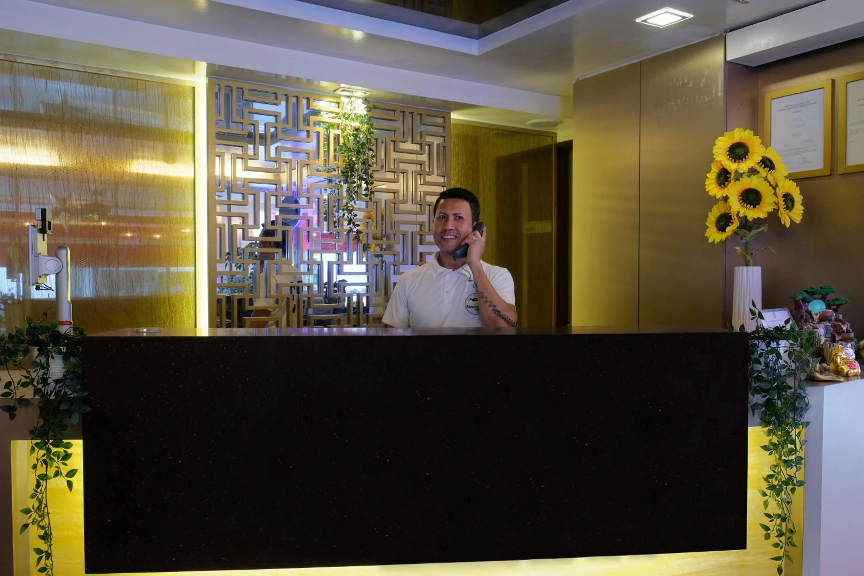 Lobby or reception in Sandpiper Hotel Singapore