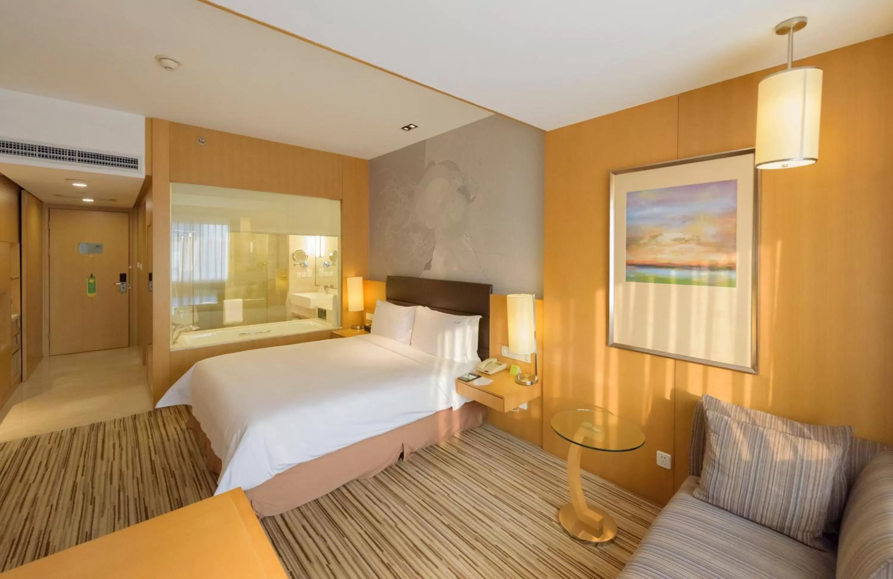 Photo of the whole room, Bed in Holiday Inn Shijiazhuang Central by IHG