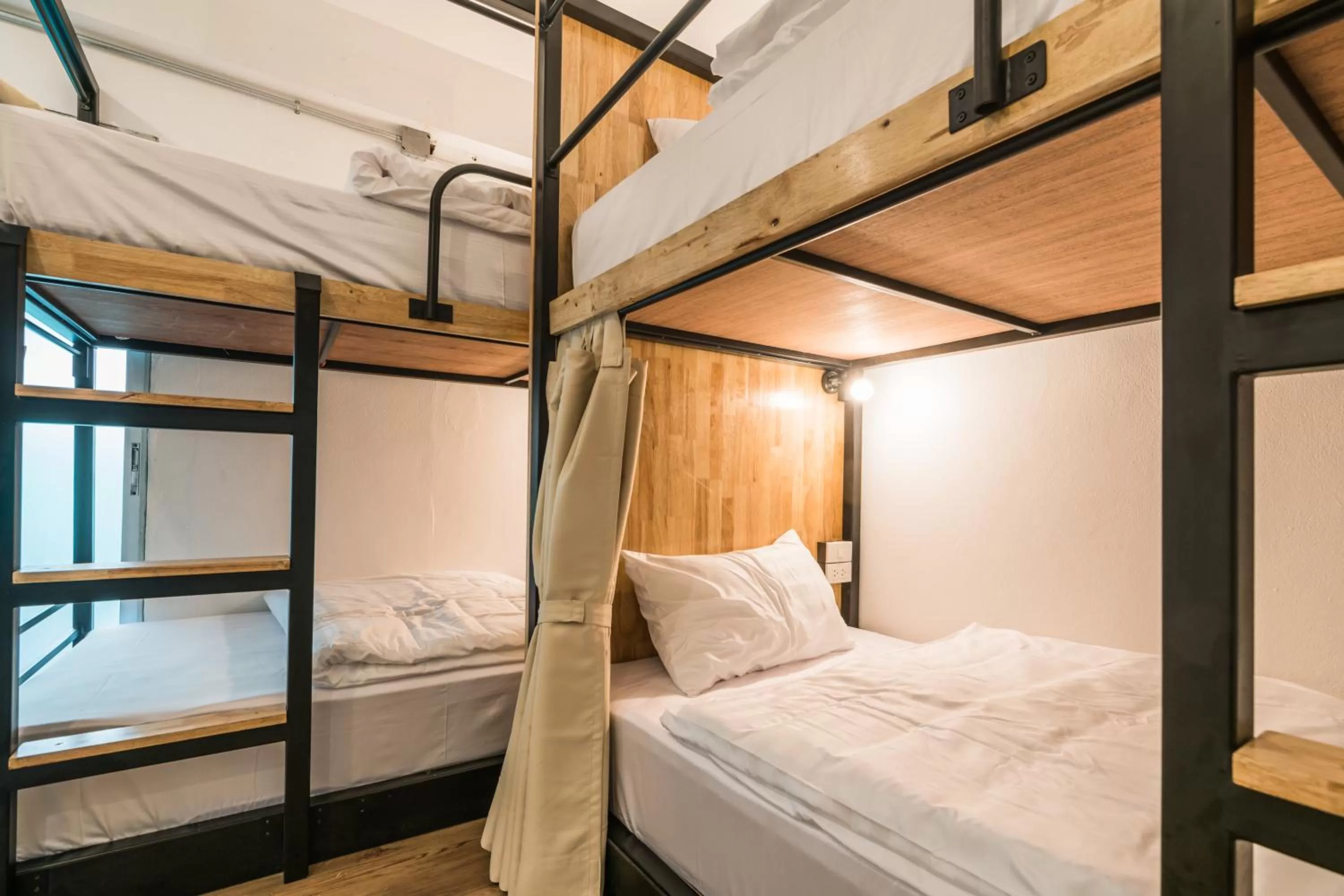 Bed in Your Space Hotel Prasingh