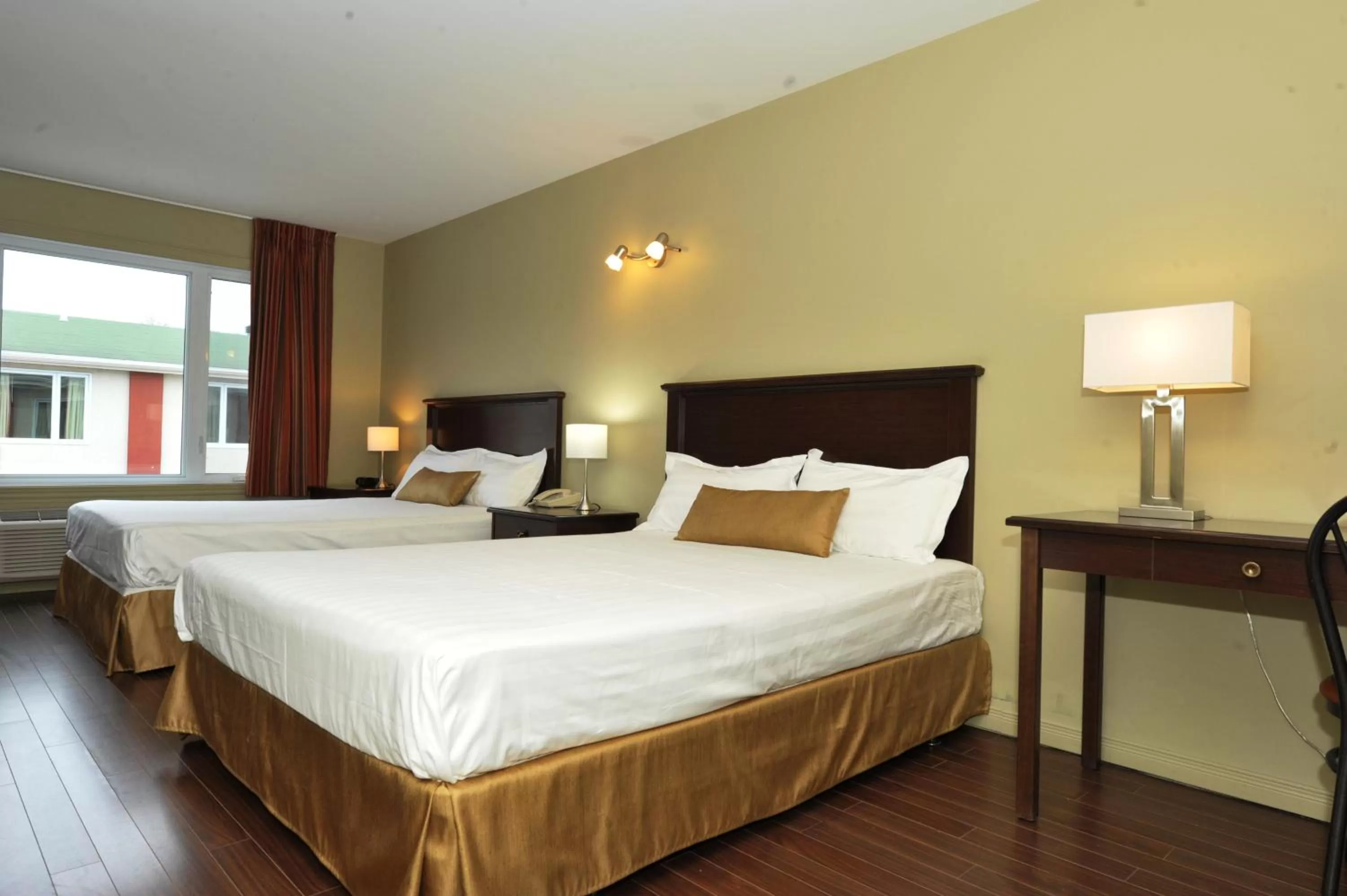 Photo of the whole room, Bed in Hotel Le Voyageur