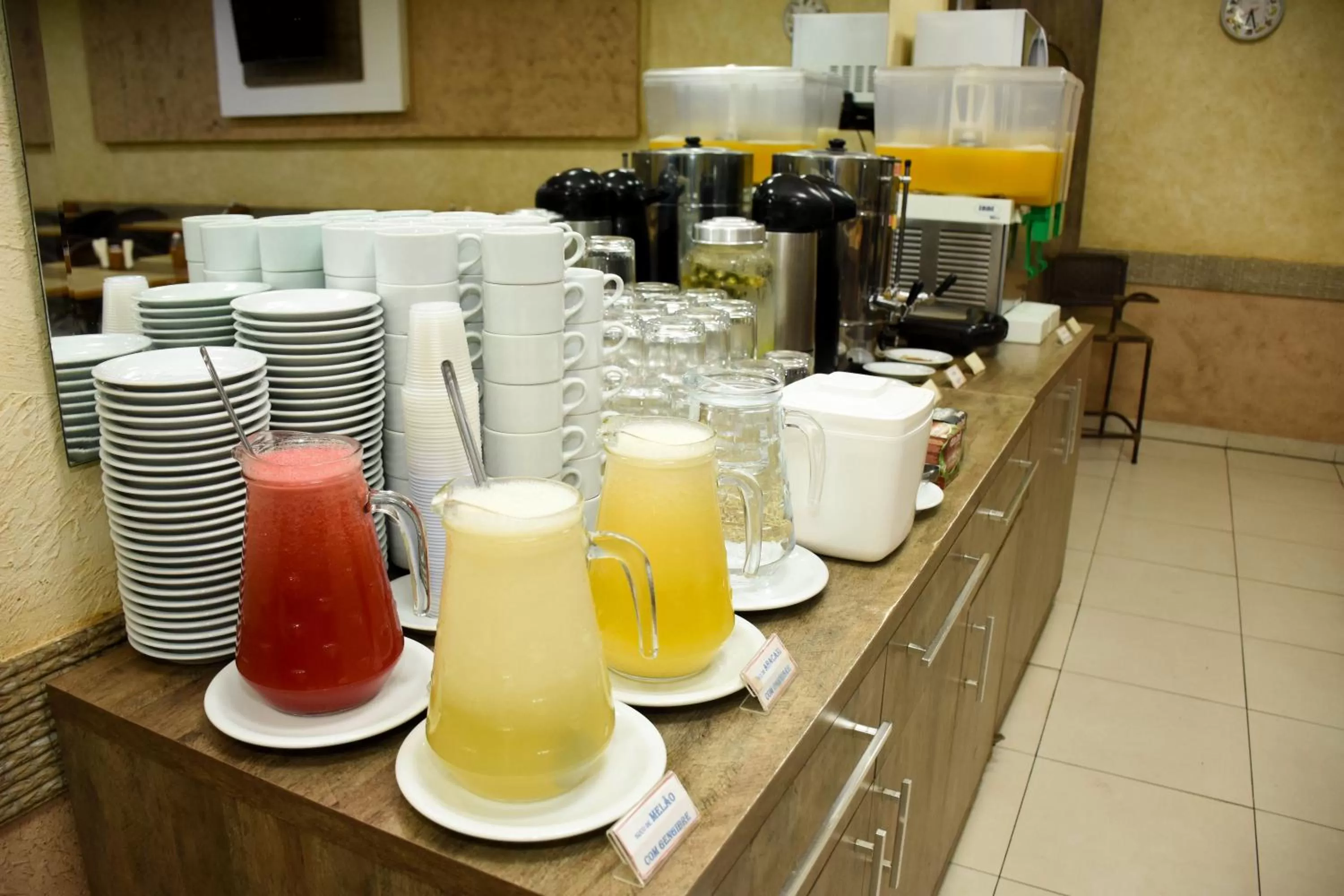 Food in Larison Executive - by Easy Hotéis