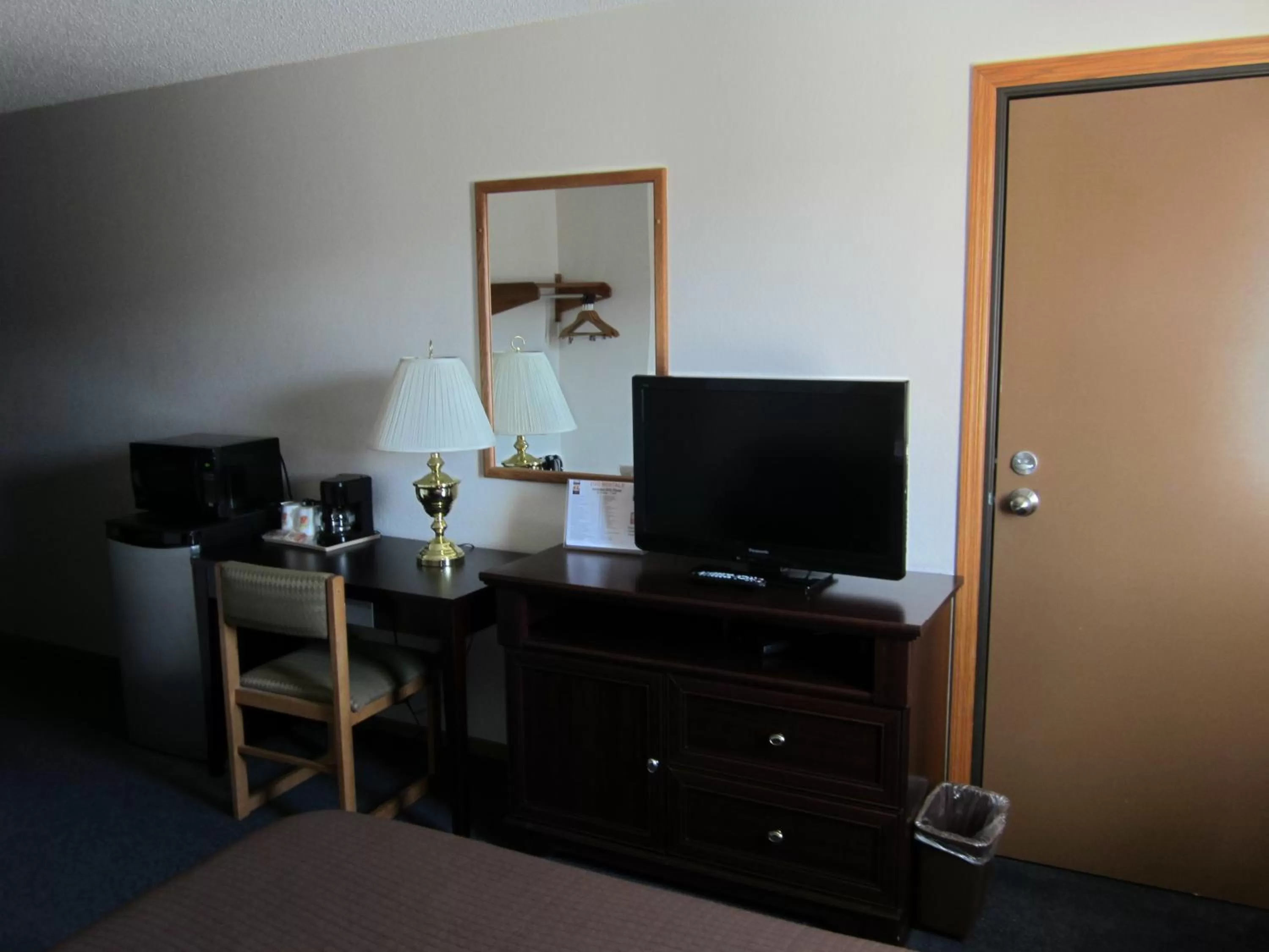 TV and multimedia in Super 8 by Wyndham Williams Lake BC
