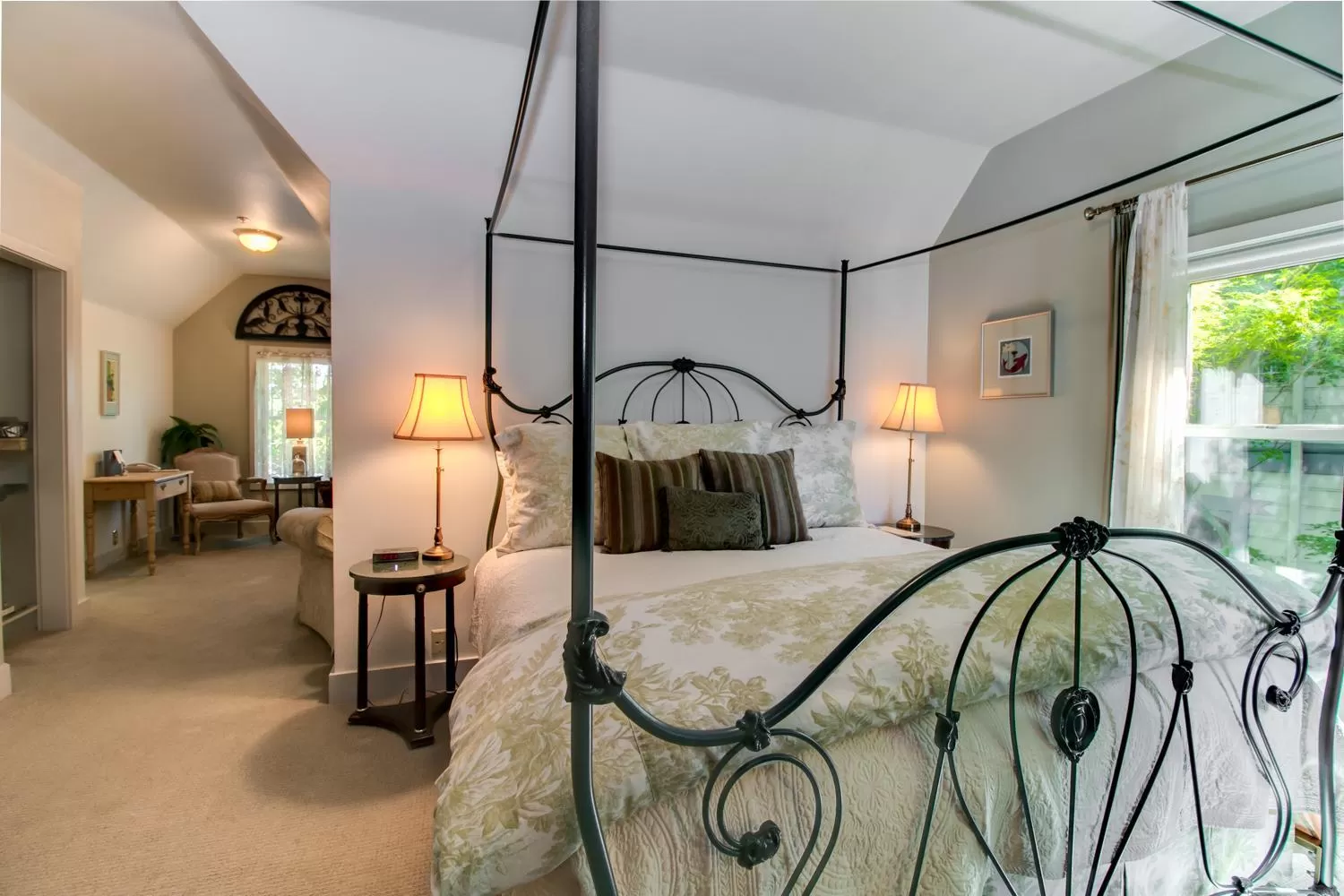 Bed in Winchester Inn