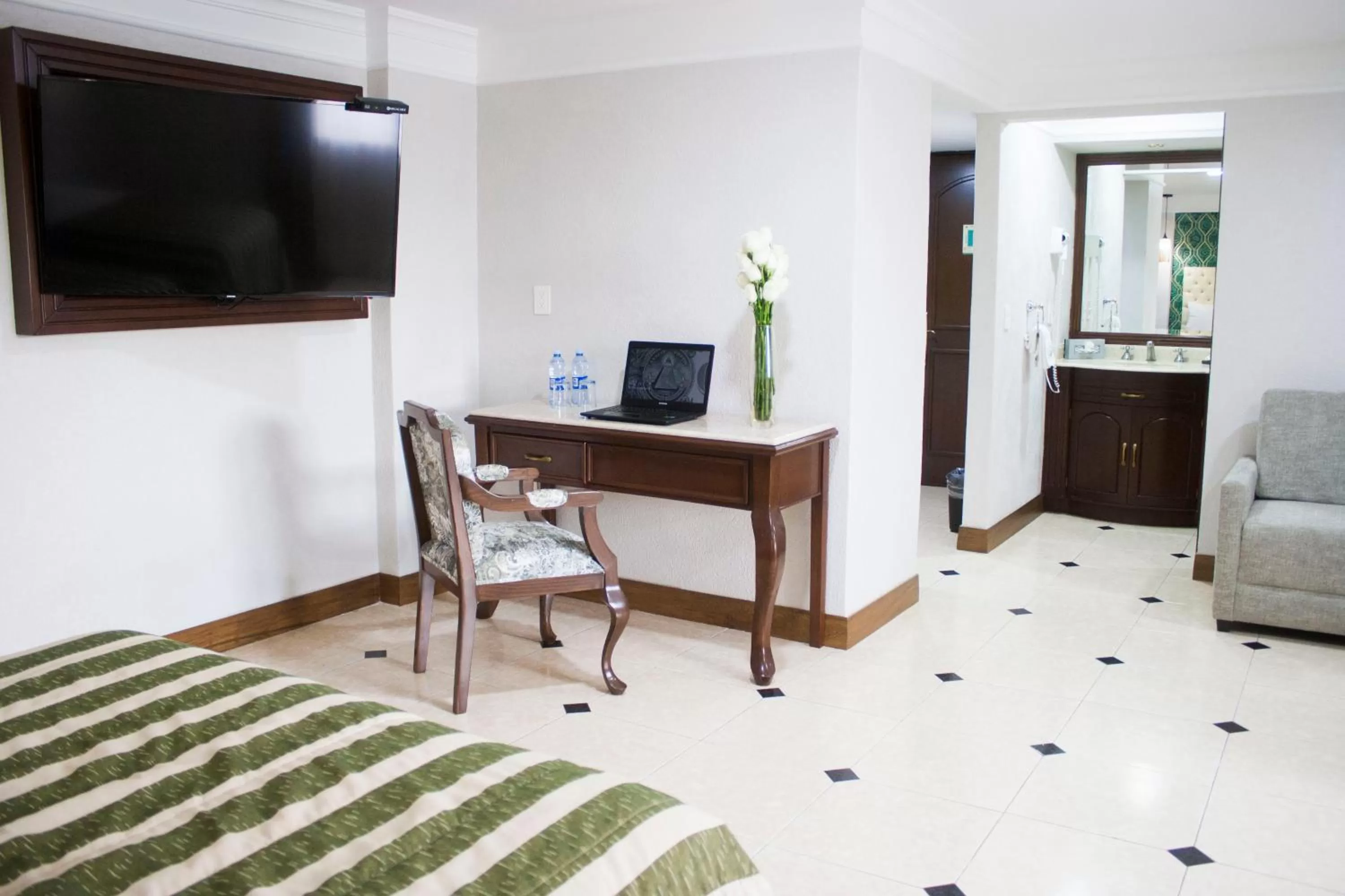 Photo of the whole room, Bed in Hotel Casino Plaza