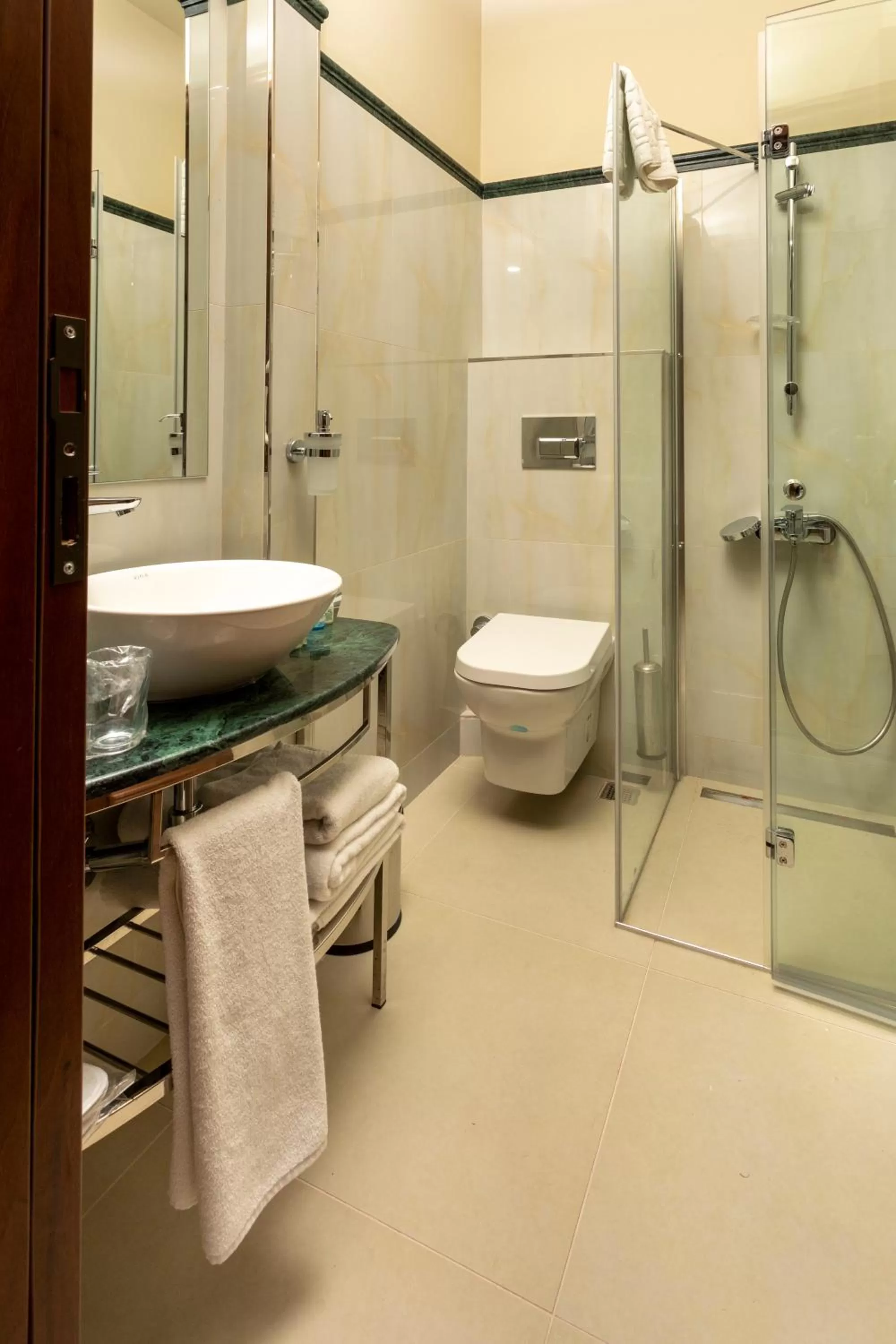 Toilet in Sirin Han Hotel Old City