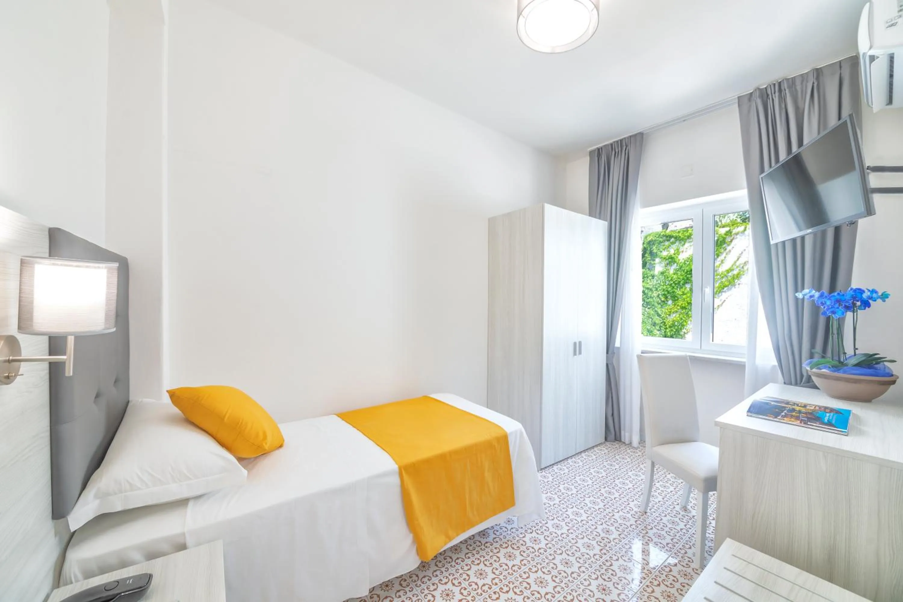 Bedroom, Bed in Royal Sunset Hotel