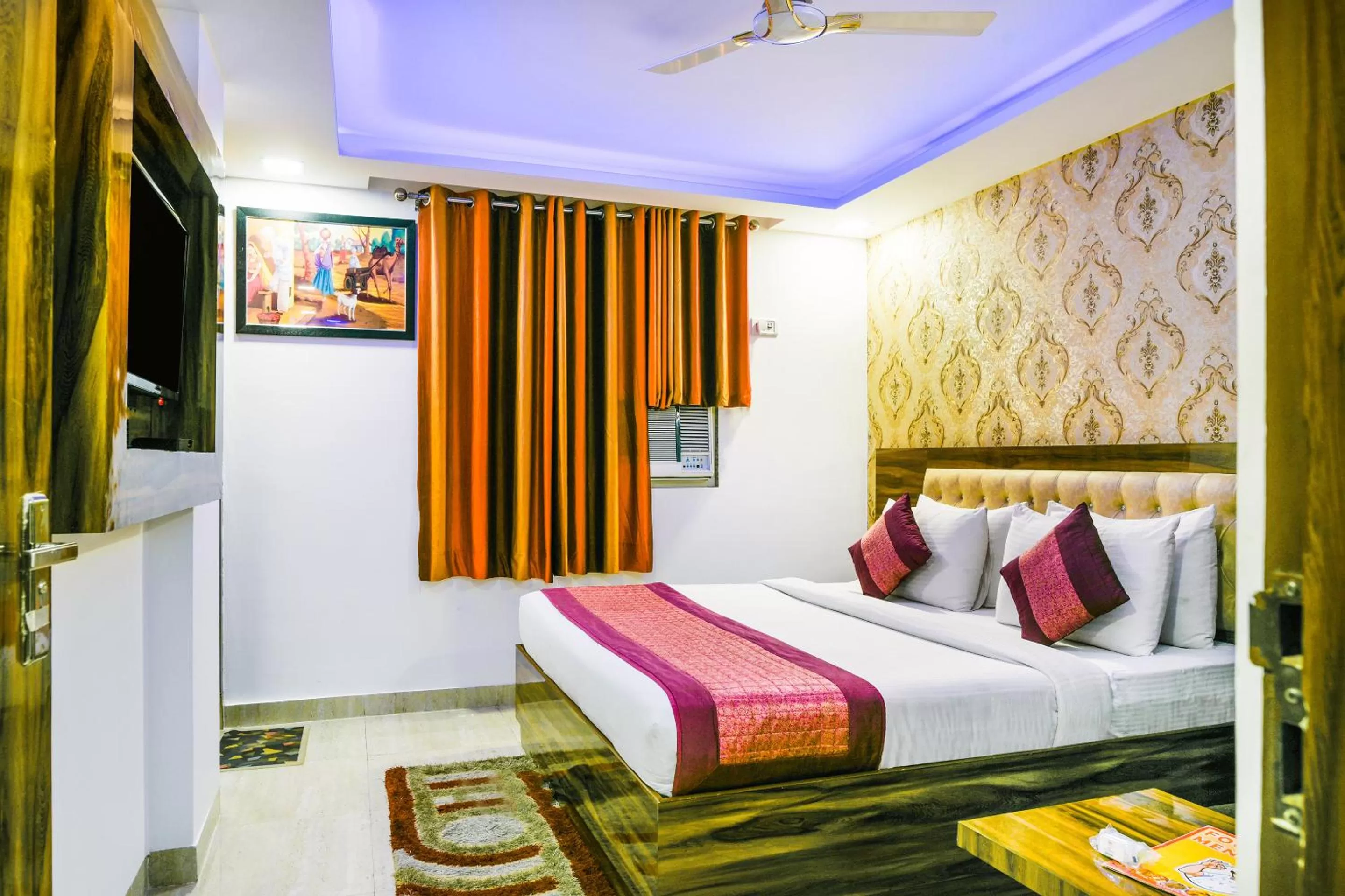 Bed in Hotel Pearl - Mahipalpur Delhi Airport